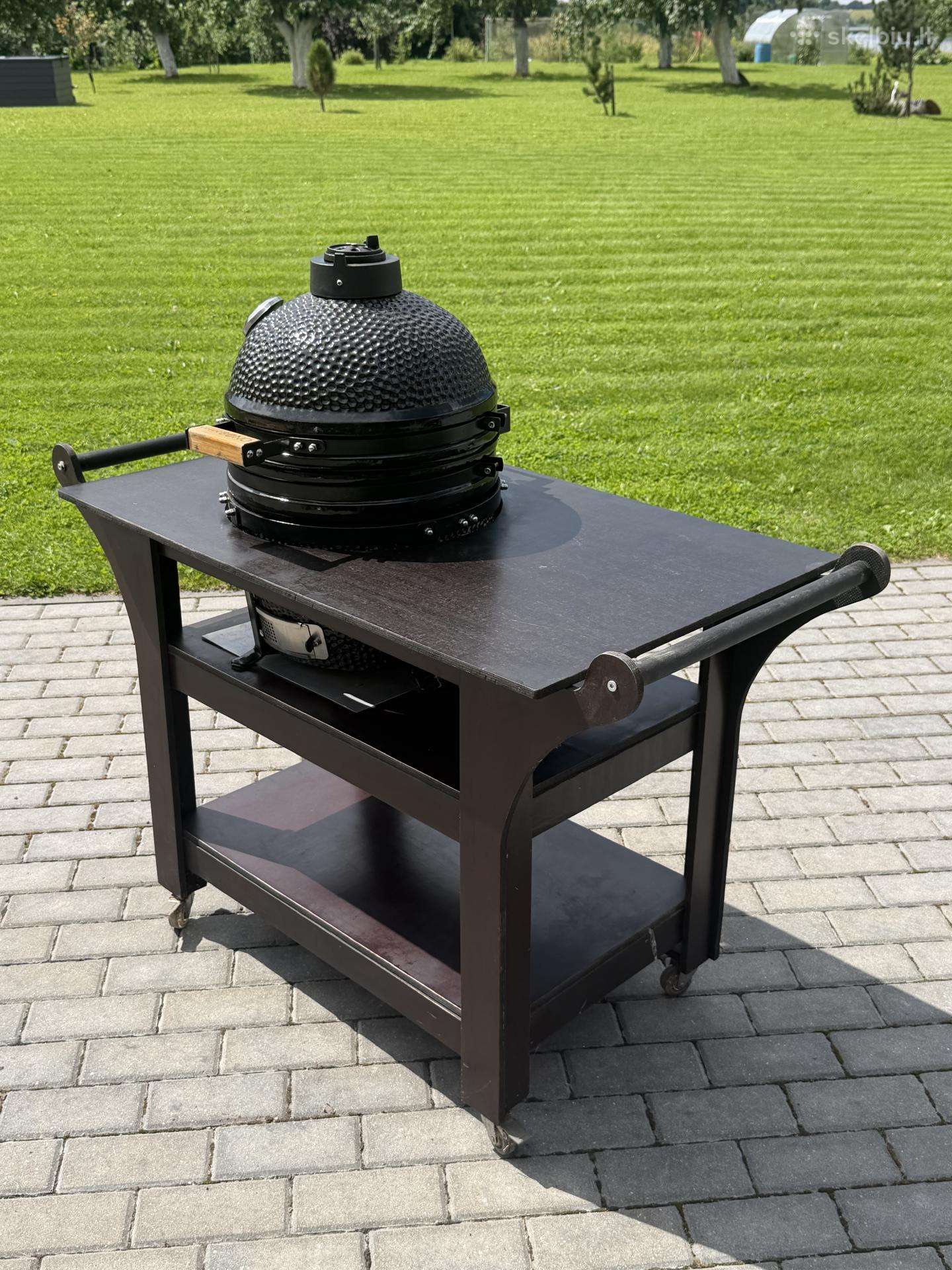 Kamado Minimo su stalu