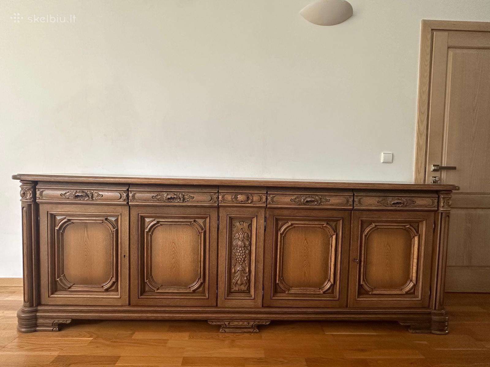 Ąžuolo masyvo komoda
