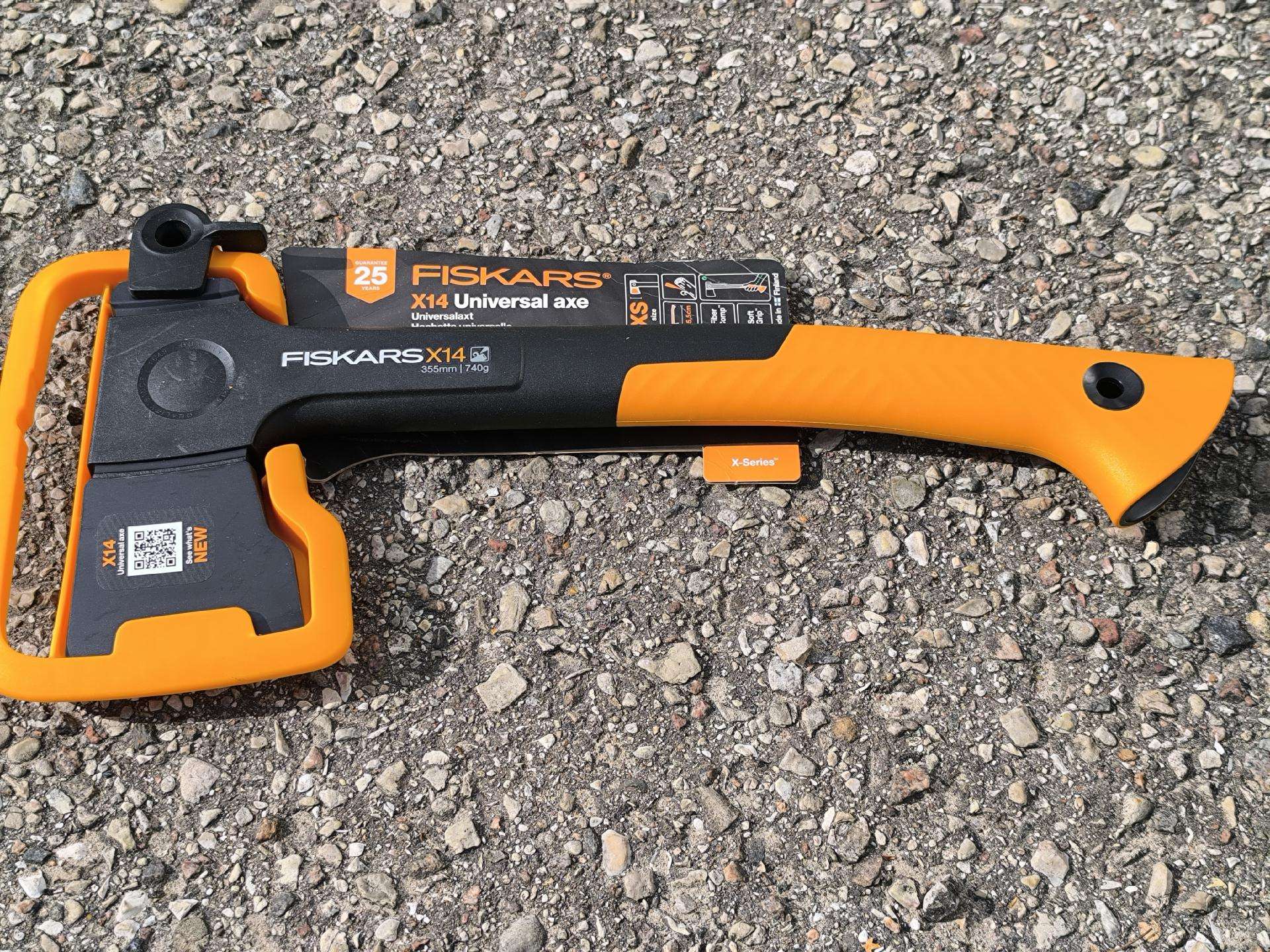 Naujas Fiskars X14 kirvukas