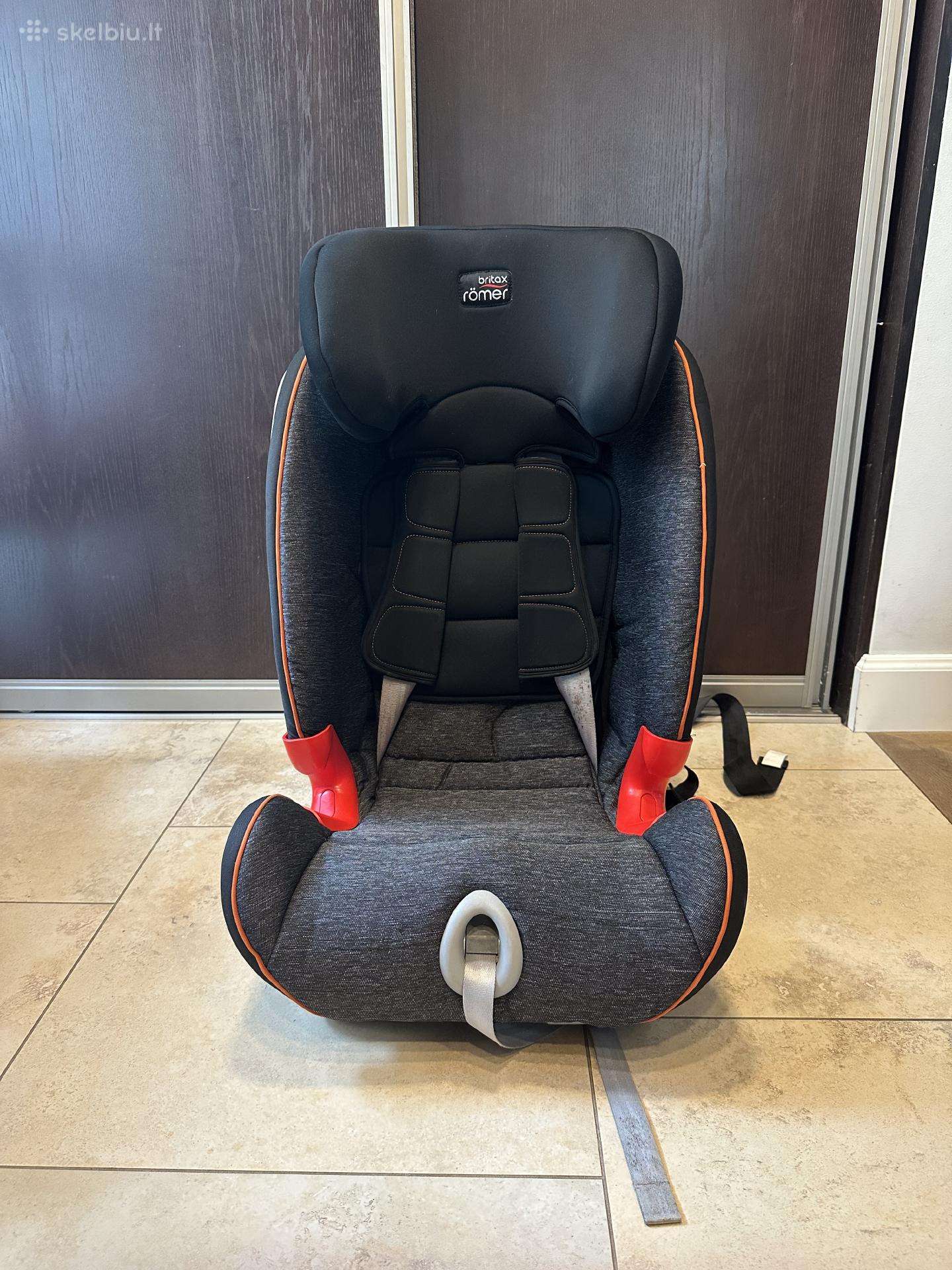 Autokėdutė Britax Römer Advansafix III (15–36 kg)