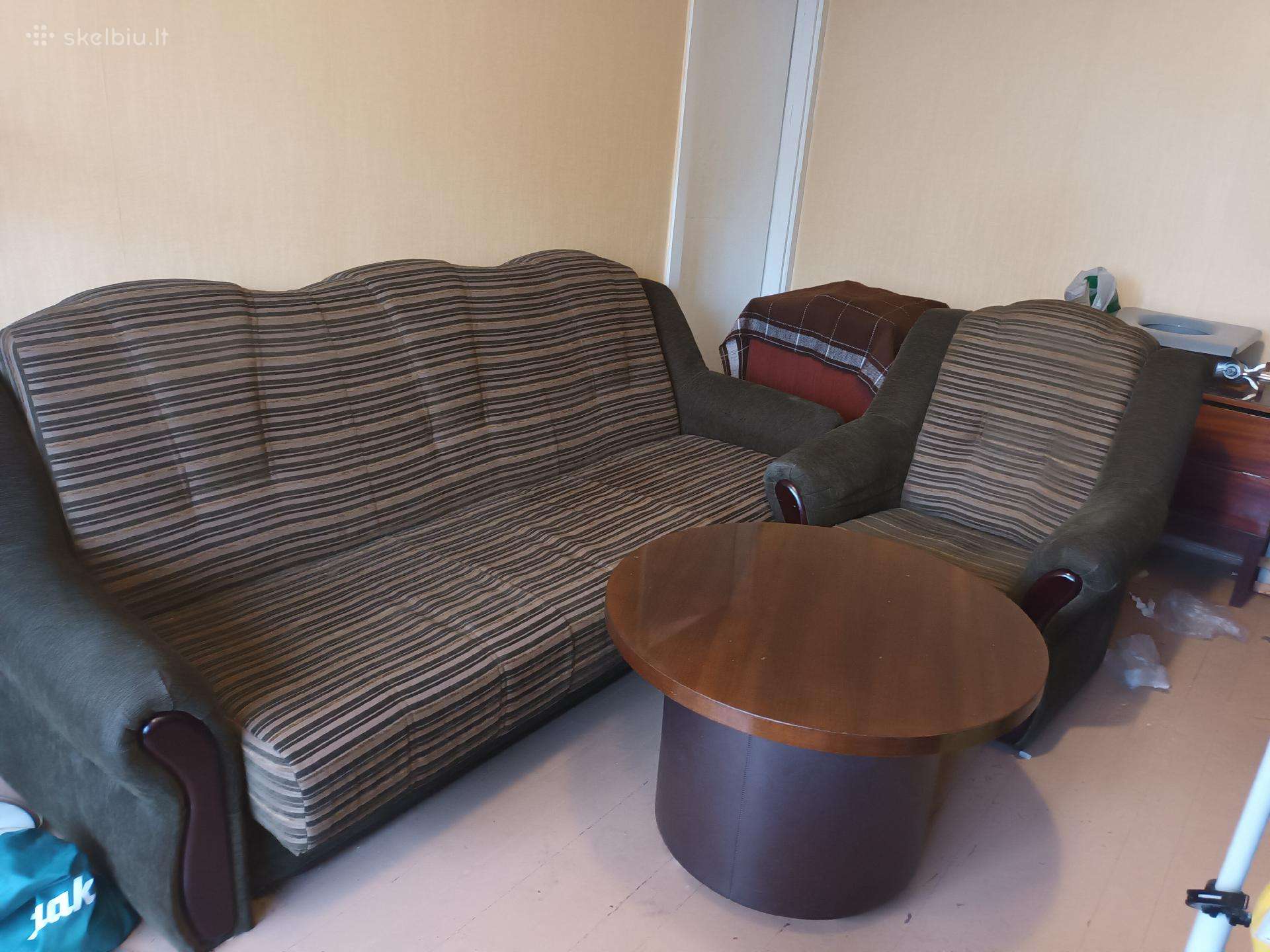 Dovanoju geros būklės minkštų baldų komplektą