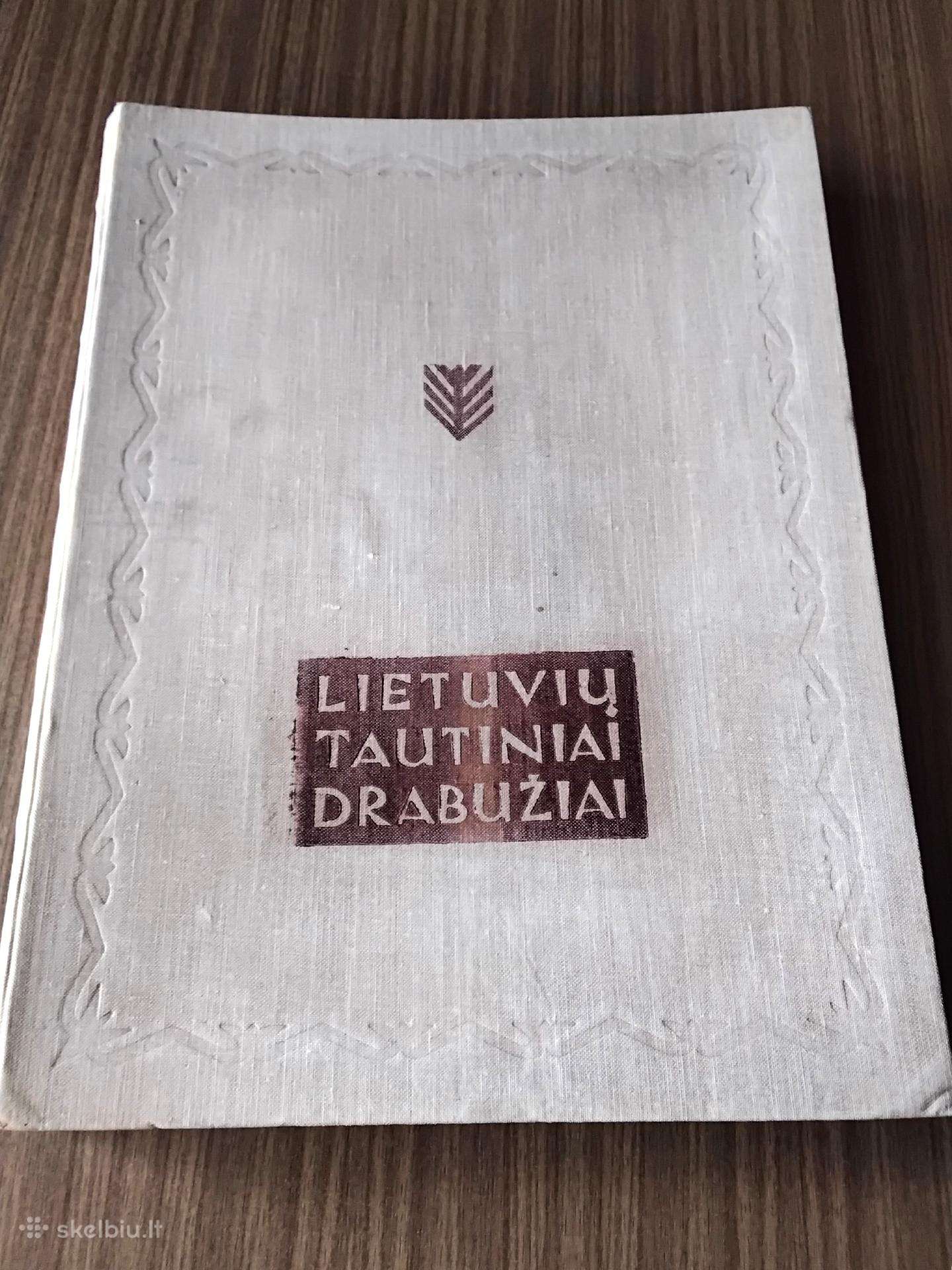 Lietuvių tautiniai drabužiai
