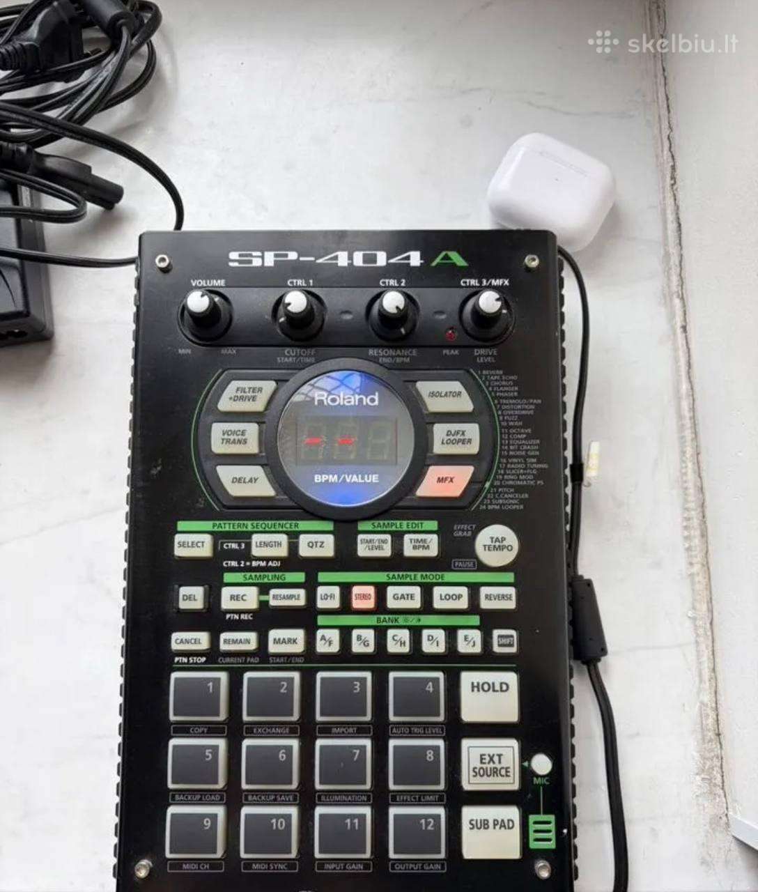Roland Sp-404a linijinių bangų sampleris