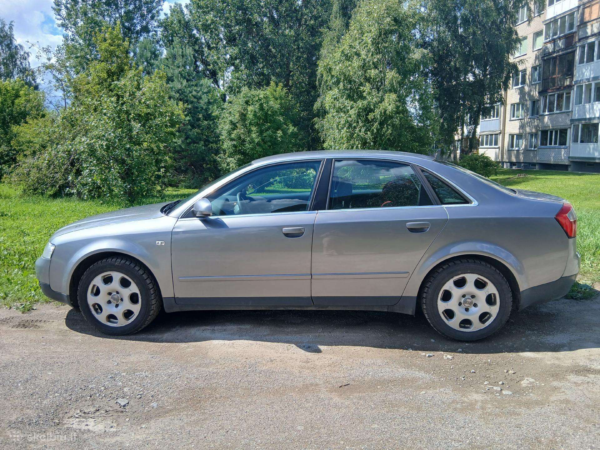 Parduodama audi A4, mašina važiuojanti.