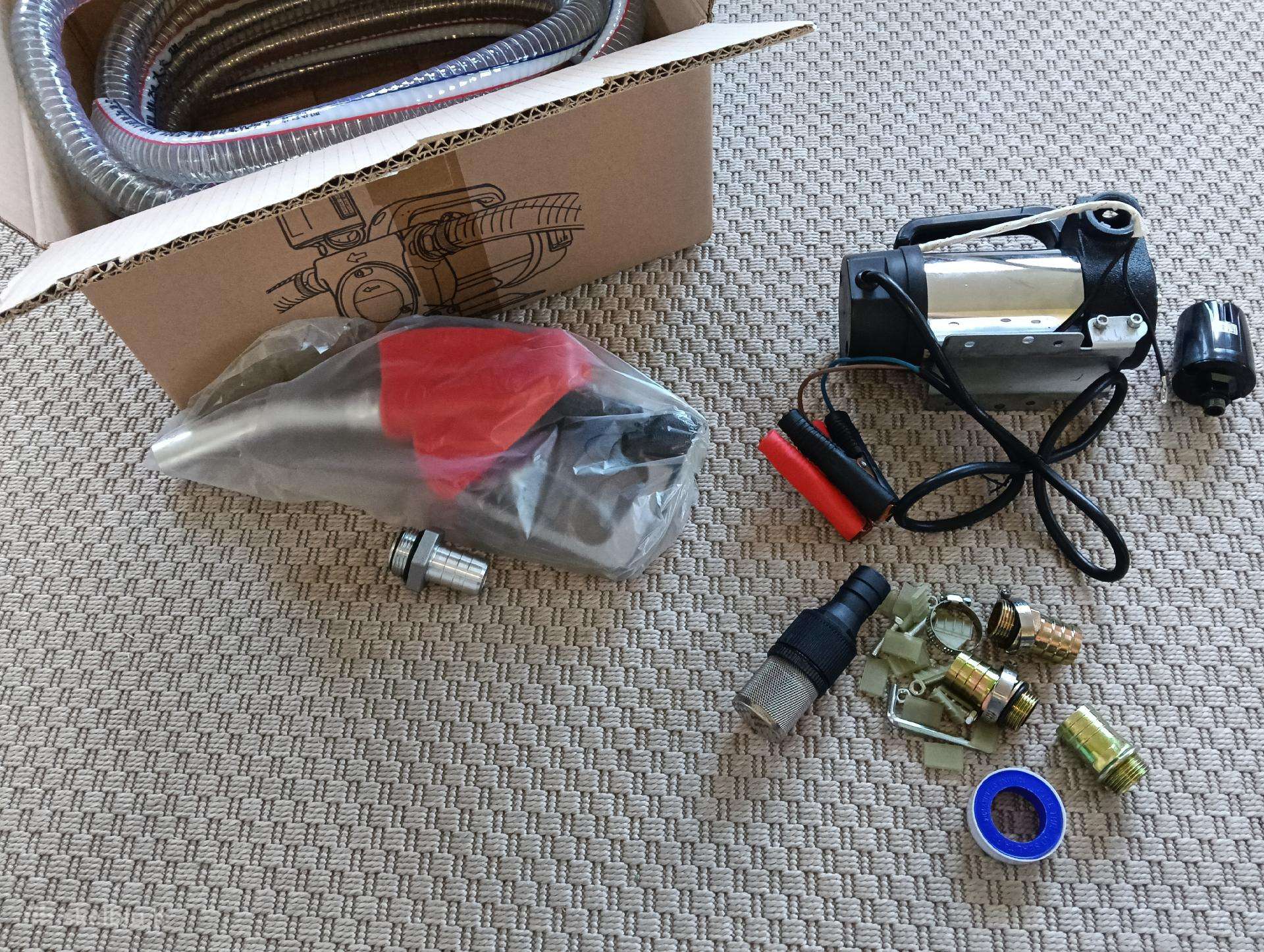 12v kuro pompa siurblys su pistoletu ir žarna