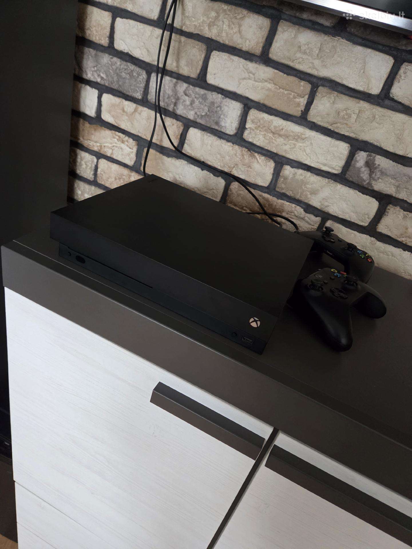 Xbox One X+2 pultai