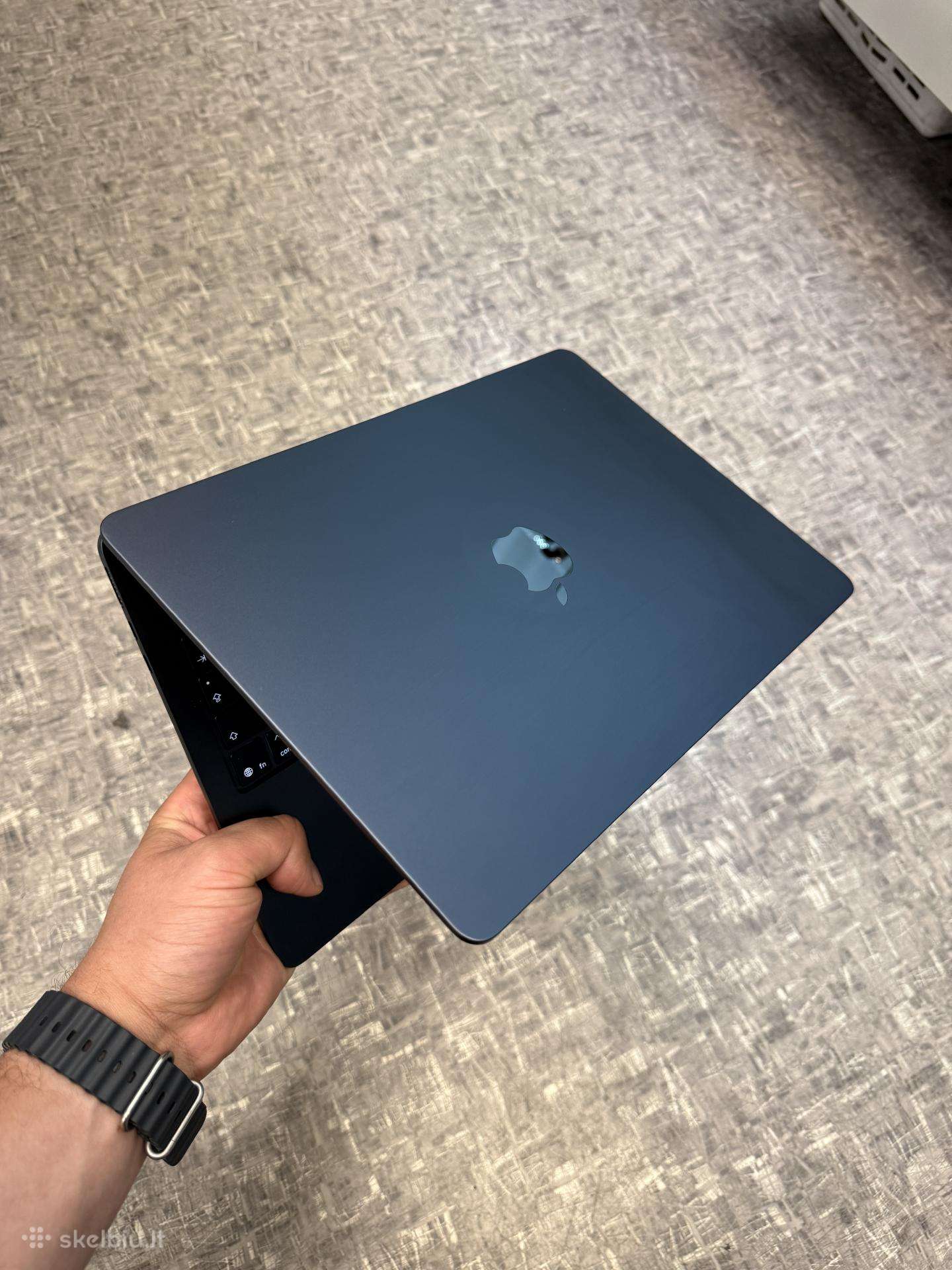 MacBook Air 13.6" M4, 16gb RAM, 256gb
