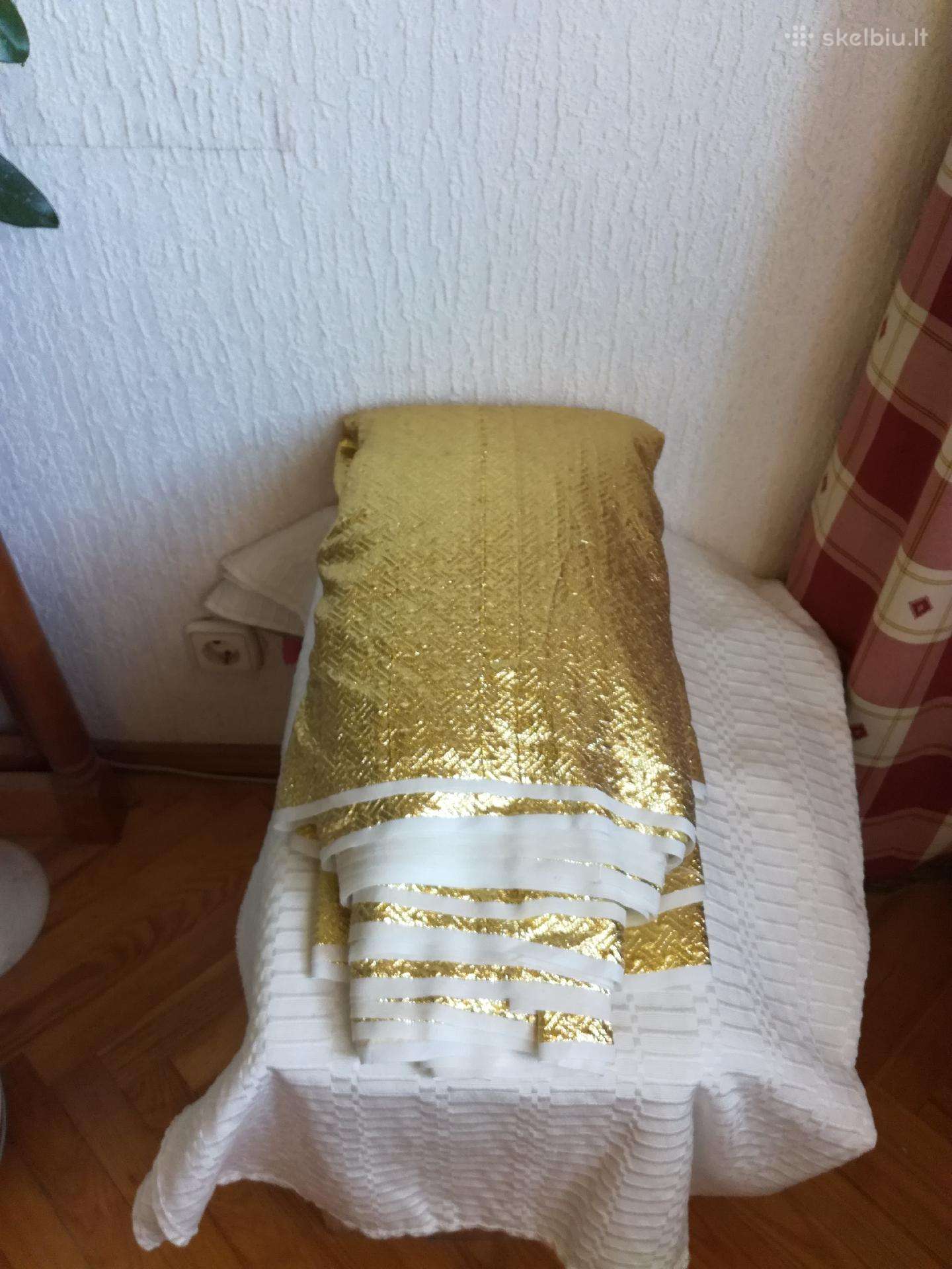 Senų laikų,blizgūs,įdomūs audiniai