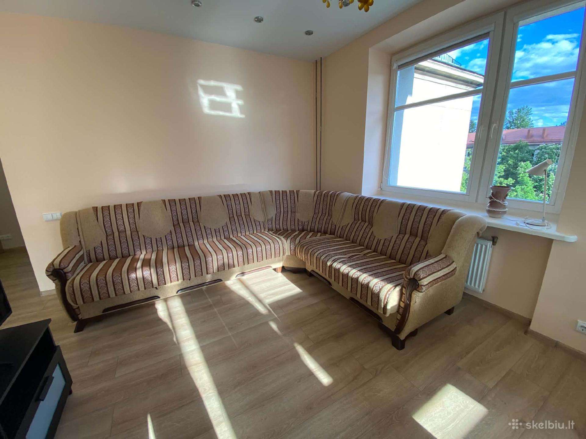 Kampinė išskleidžiama sofa
