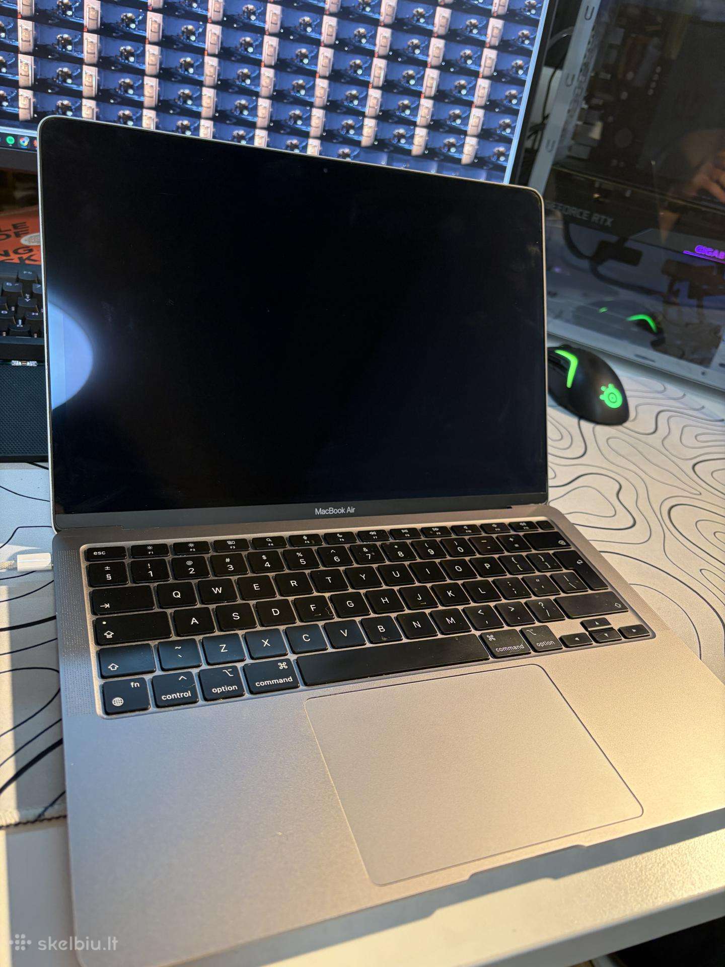 MacBook Air M1 13" (Space Gray) baterija 88%