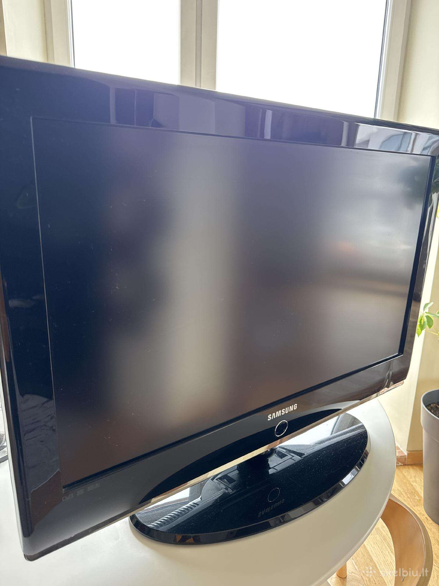 Samsung 32 Full HD televizorius su pultu