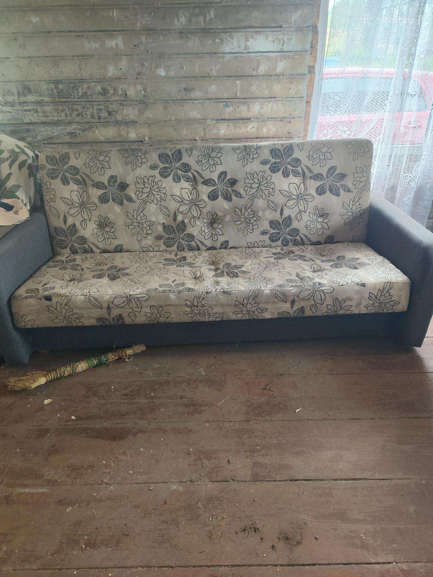 Atiduodu,dovanuoju sofa loga.