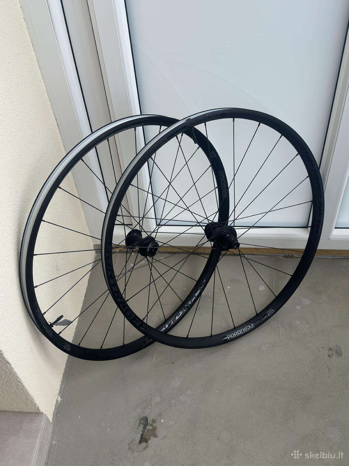 Bontrager Paradigm 25 Tlr naujų ratų komplektas