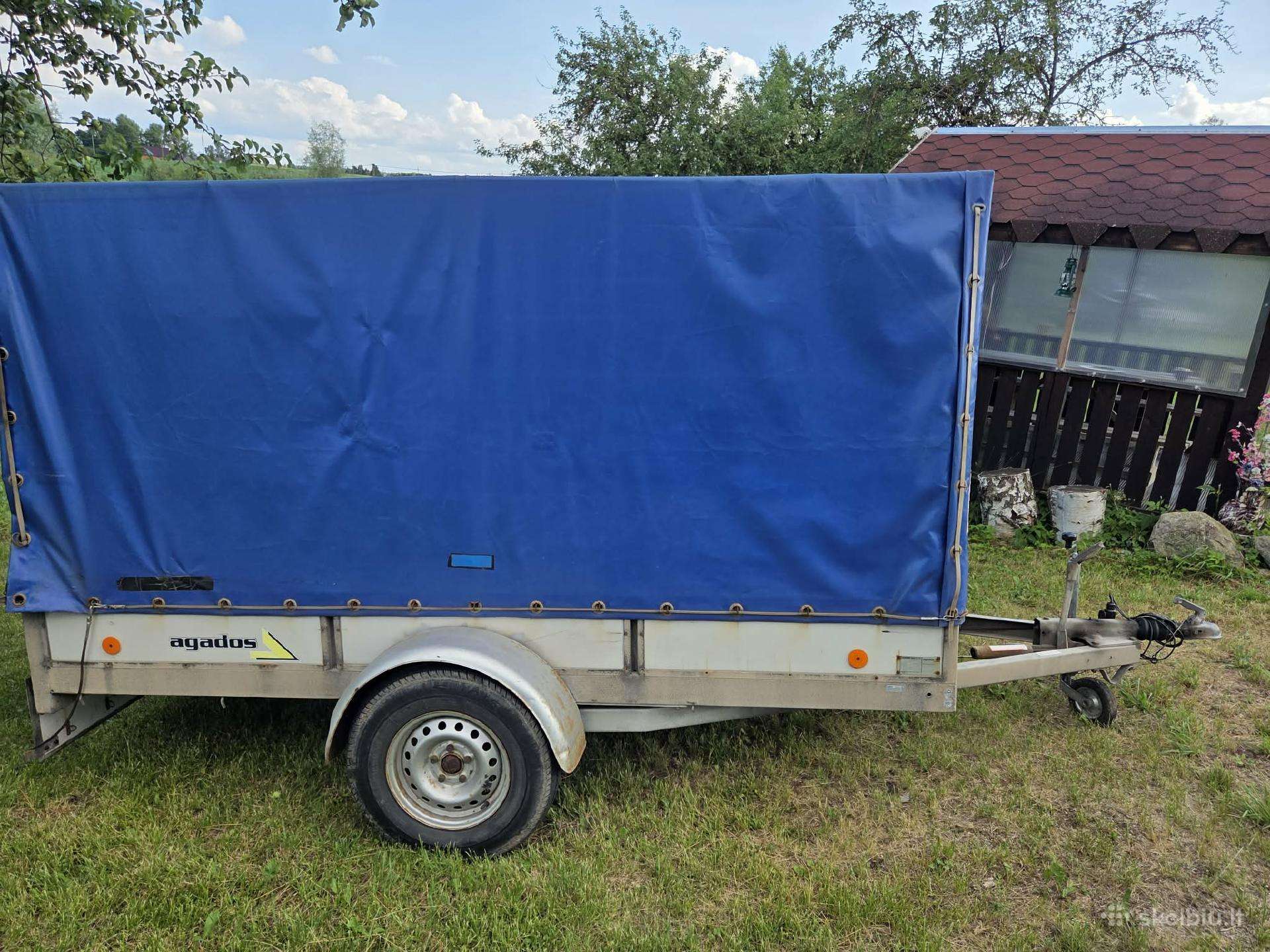 Parduodama Agados priekaba su aukštu tentu.