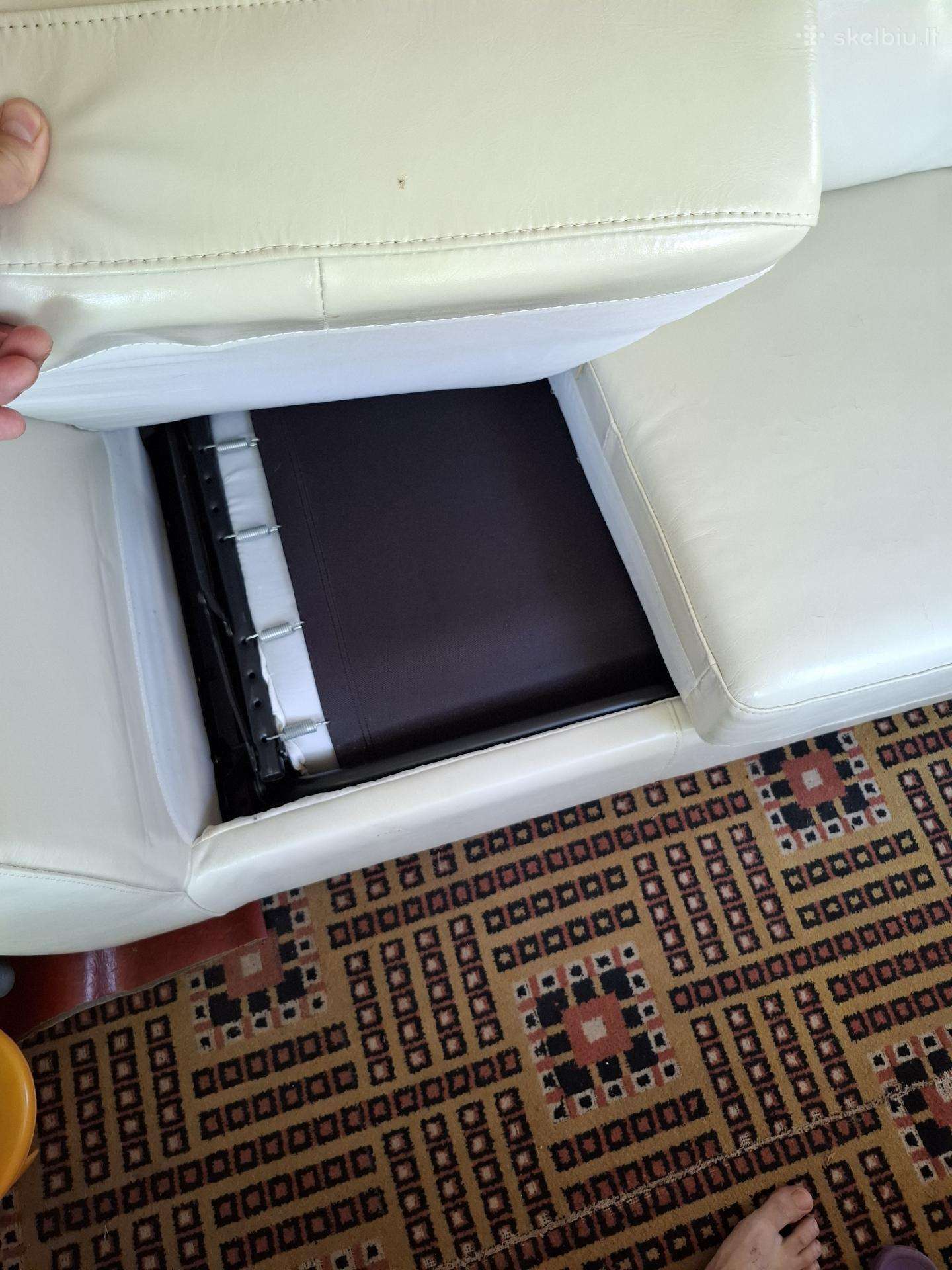 Atiduodam sofas
