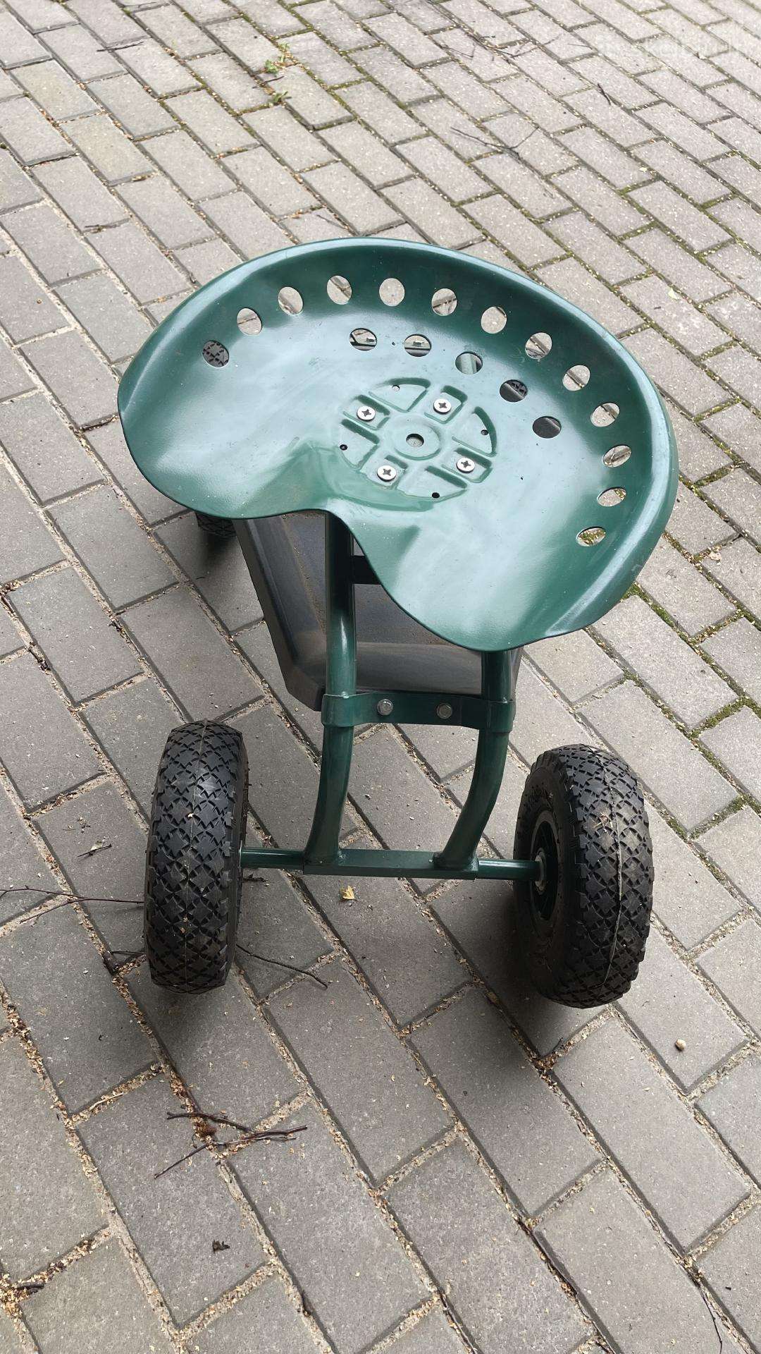Sodo kėdė su ratukais, ravėjimui