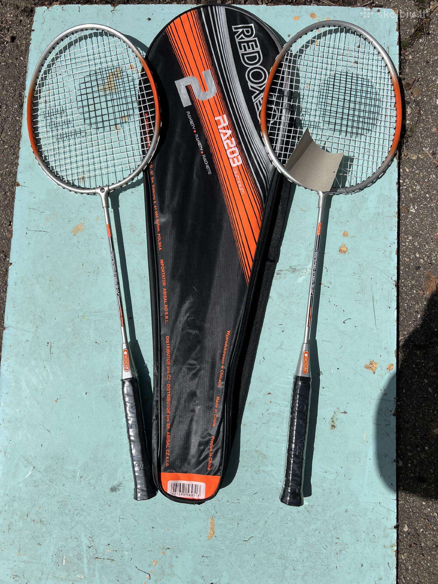 Badmintono raketės su nešiojamu dėklu