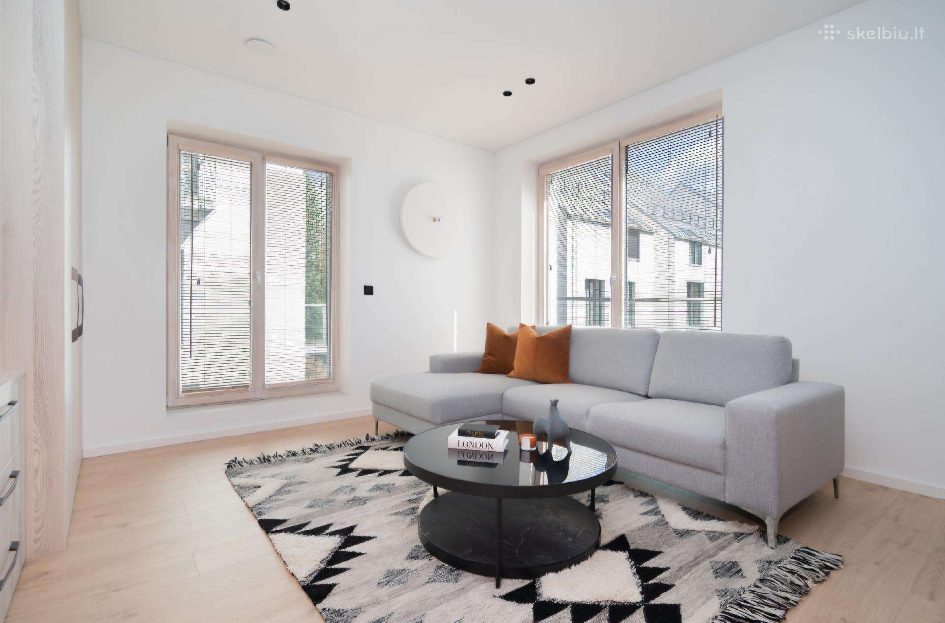 Stilinga kampinė sofa