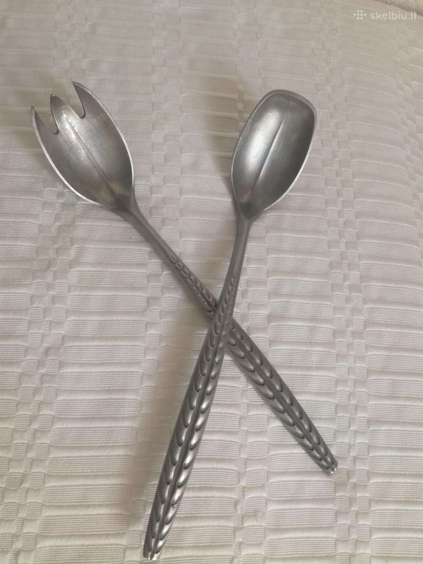 Labai seni,patogūs,ilgais kotais šaukštai