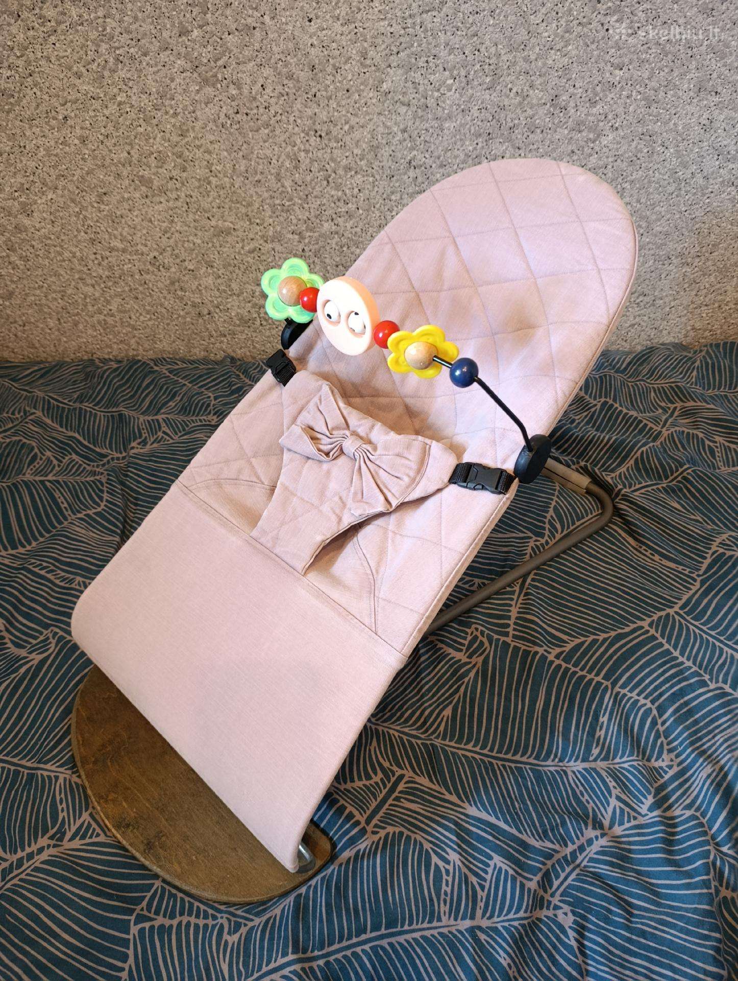 Babybjörn Babysitter 1-2-3 gultukas su žaisliuku