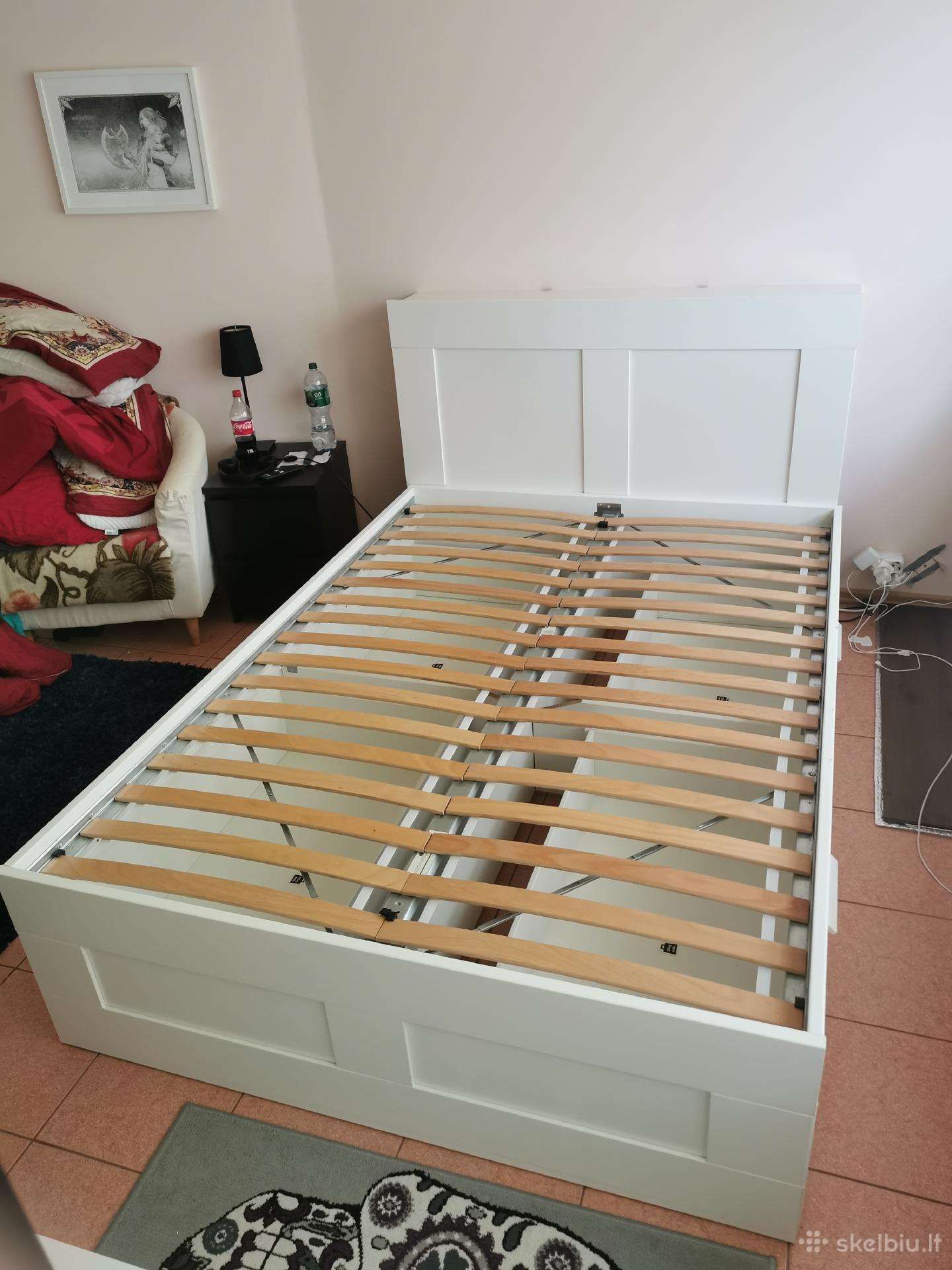 Lova 140x200 su stalčiais ir galvūgaliu