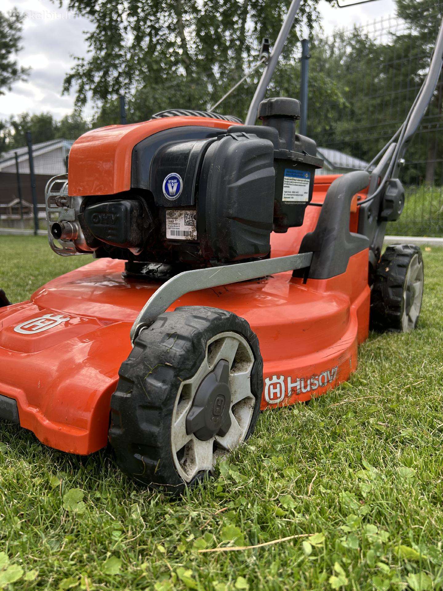 Husqvarna Lc 247sp benzininė savaeigė žoliapjovė