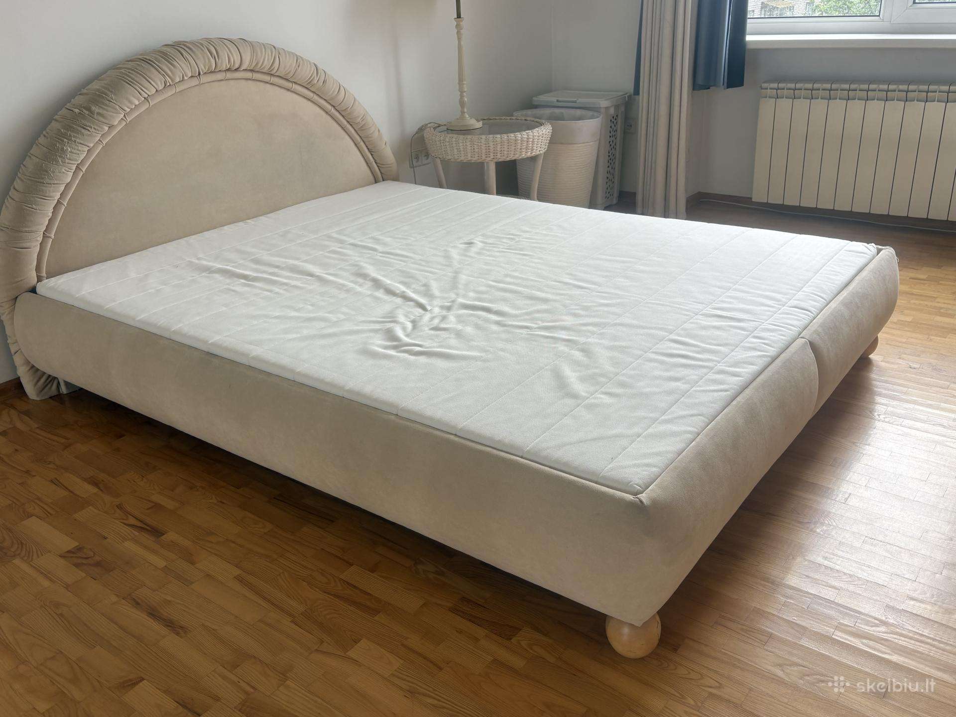 Dvigule sviesaus veliuro lova