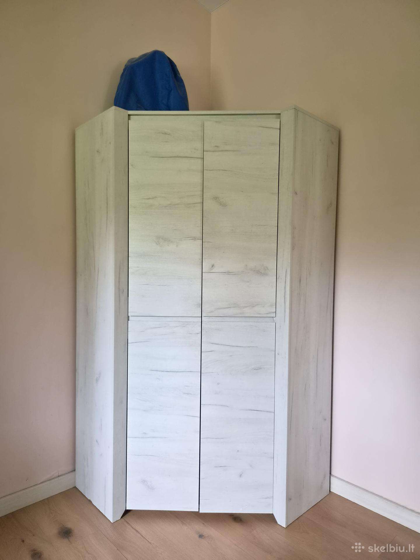 Kampinė spinta ir komoda