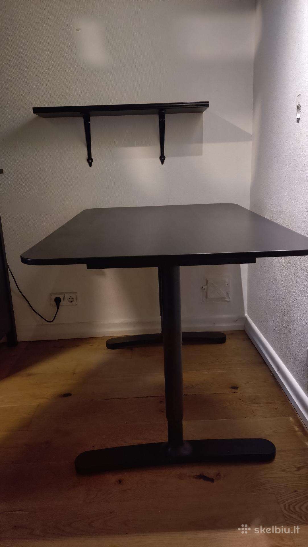 Ikea juodas rašomasis stalas metalinėmis kojomis