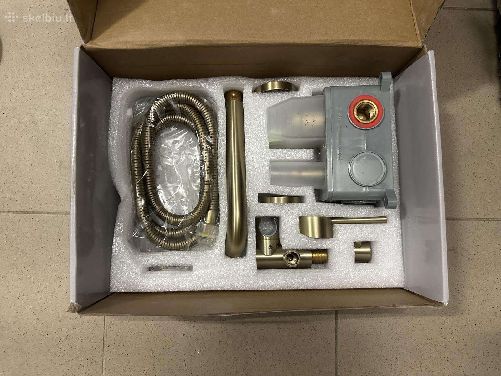Vonios maišytuvad Rea Lungo Gold Brush + Box