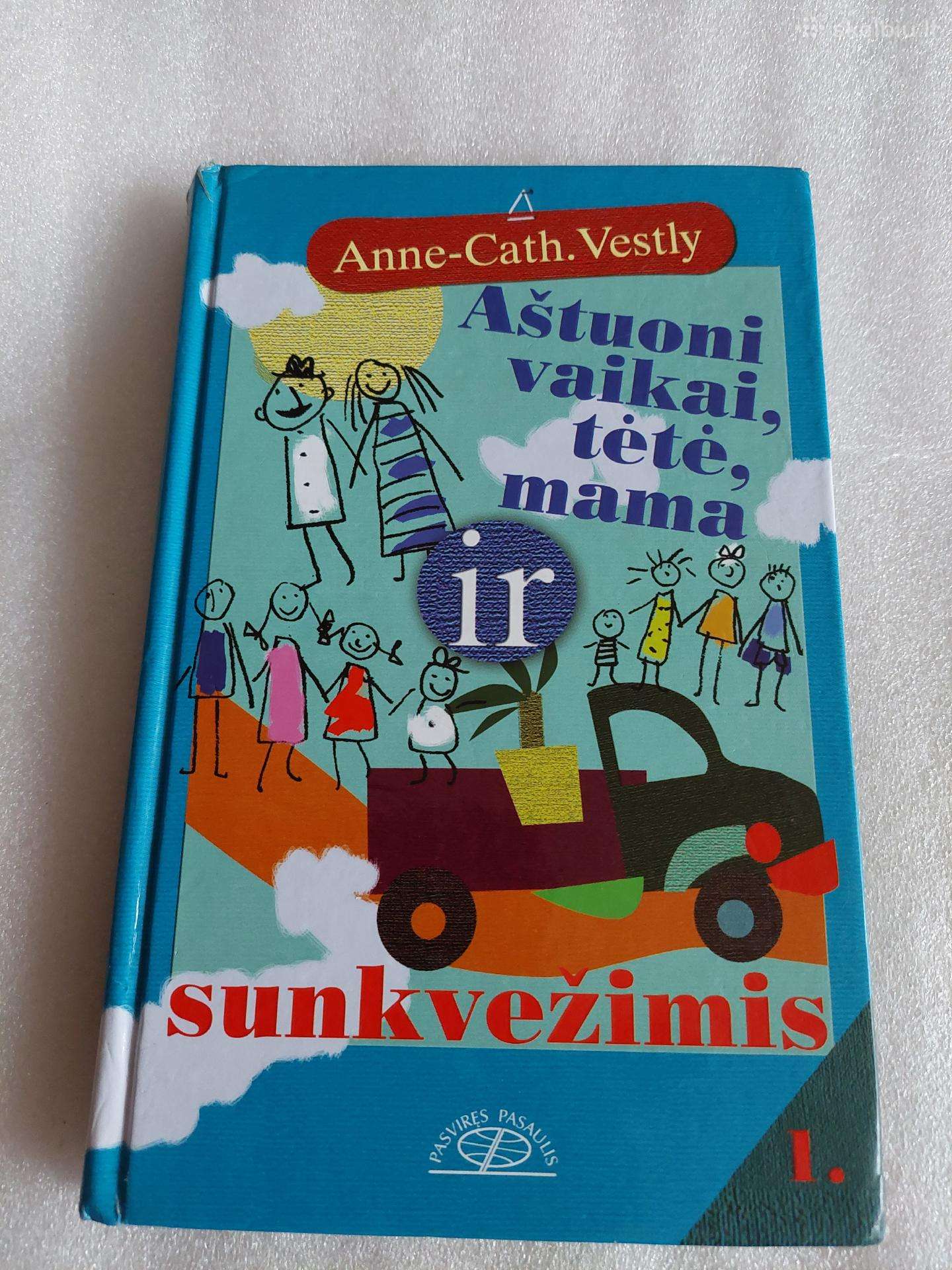 Aštuoni vaikai,tėtė,mama ir sunkvežimis