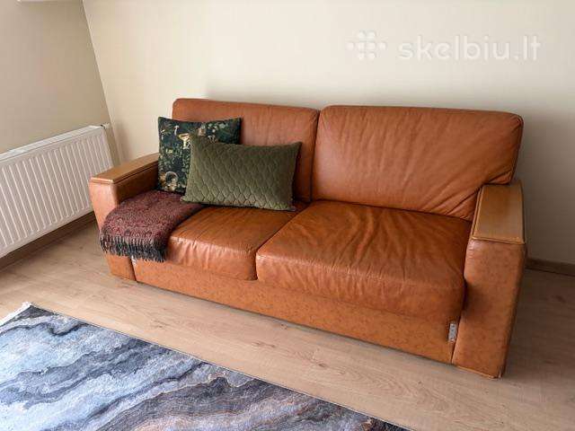 Odinė sofa su miegama funkcija