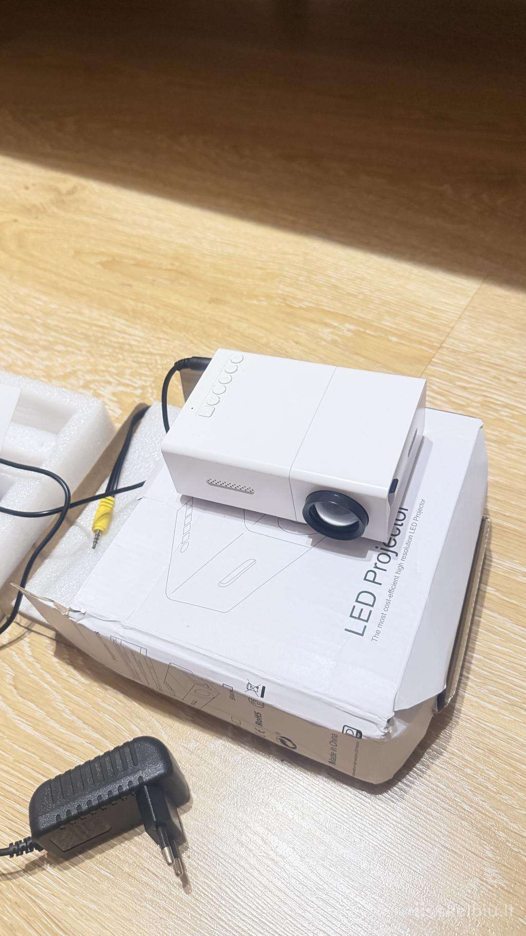 Naujas Mini LED projektorius