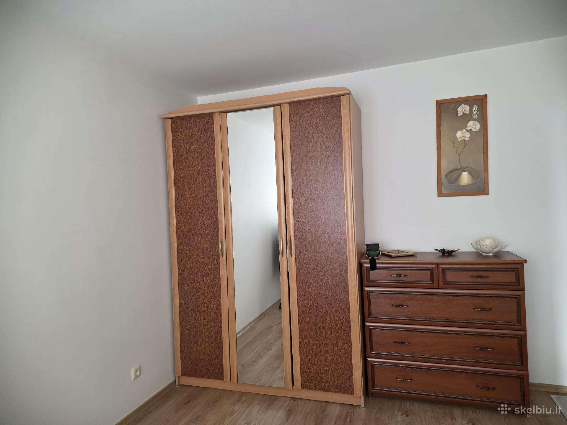 Spinta su komoda, puikios būklės, 380€