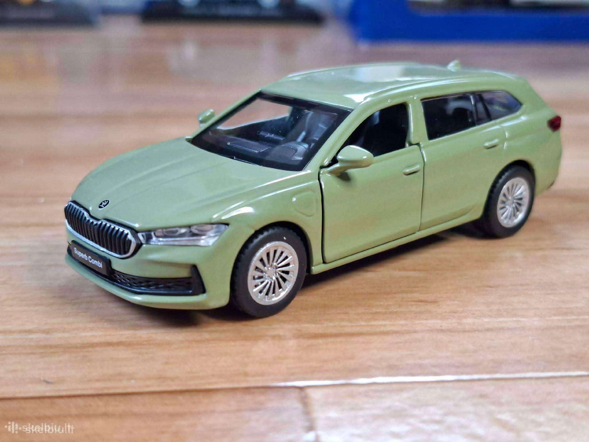 1:43 Škoda superb