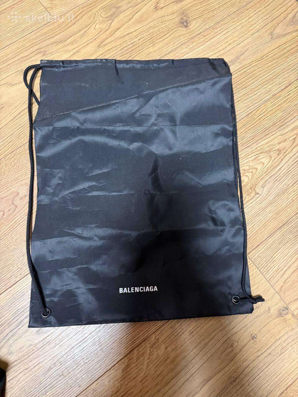 „balenciaga“ sportinė kuprinė / raišteliu užsegama