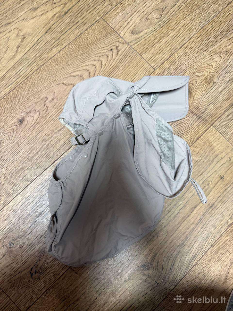 Smėlio spalvos kepurė su bandana