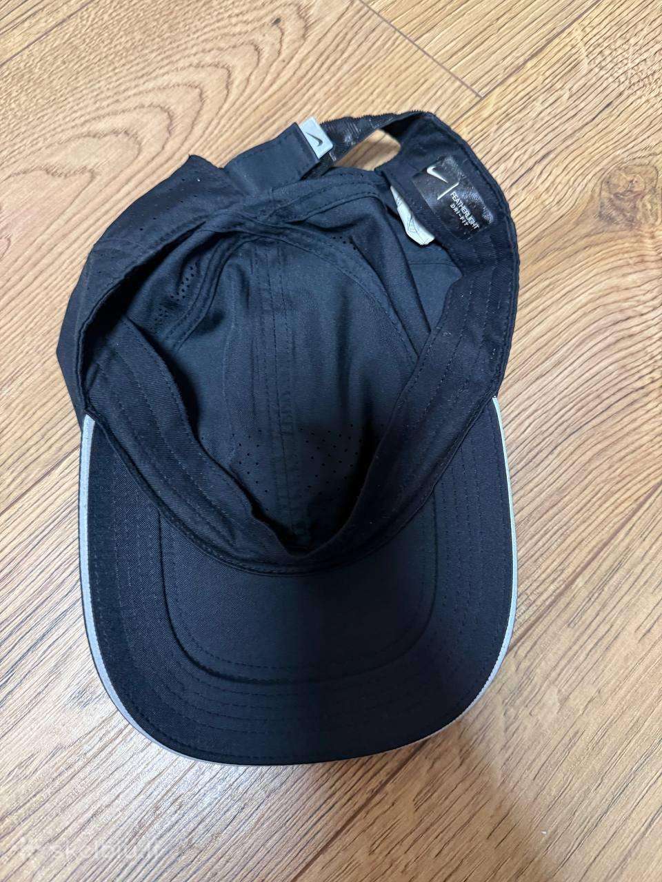 Nike kepurė su atspindinčiomis detalėmis