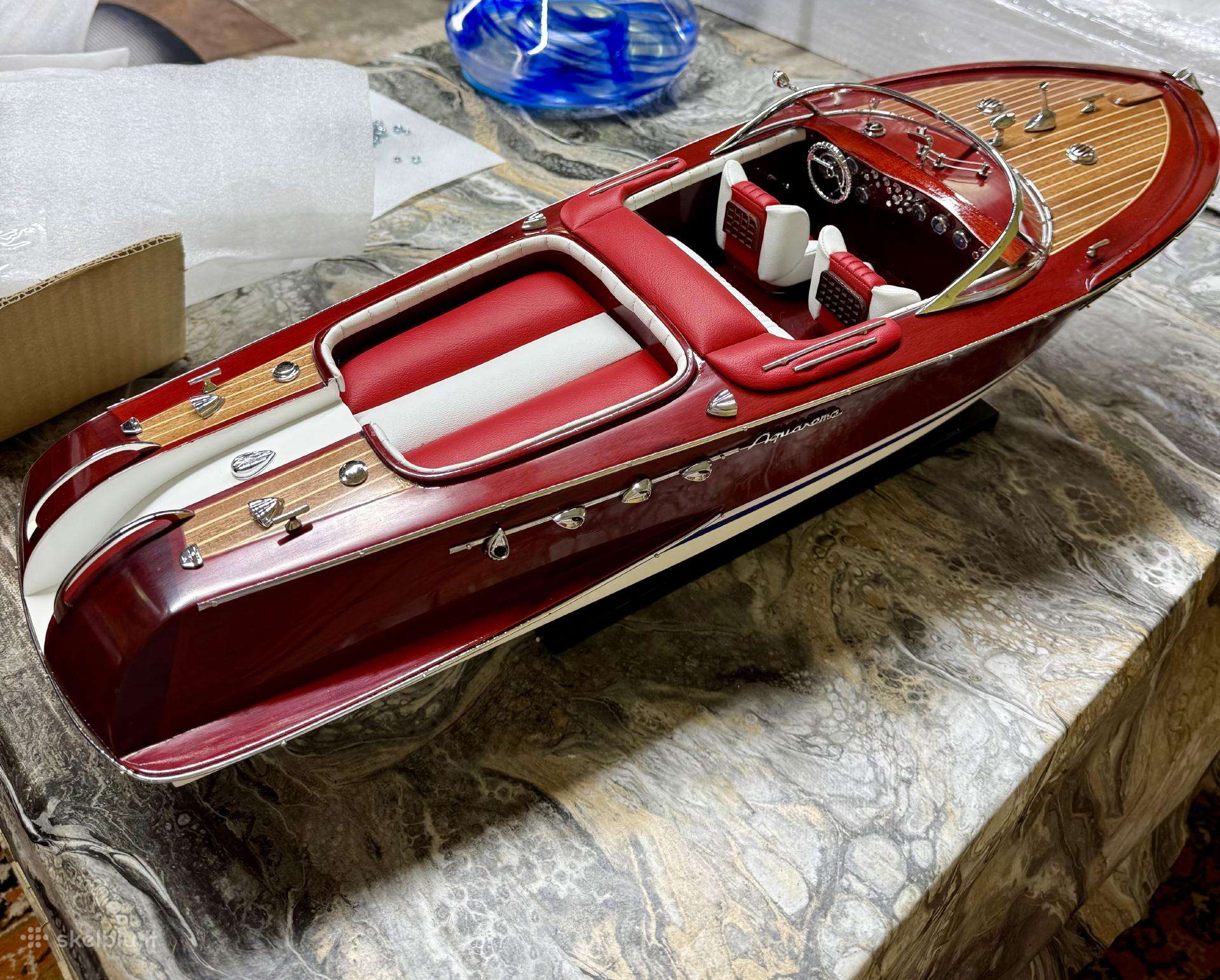 Riva Aquarama 68 cm valties modelis