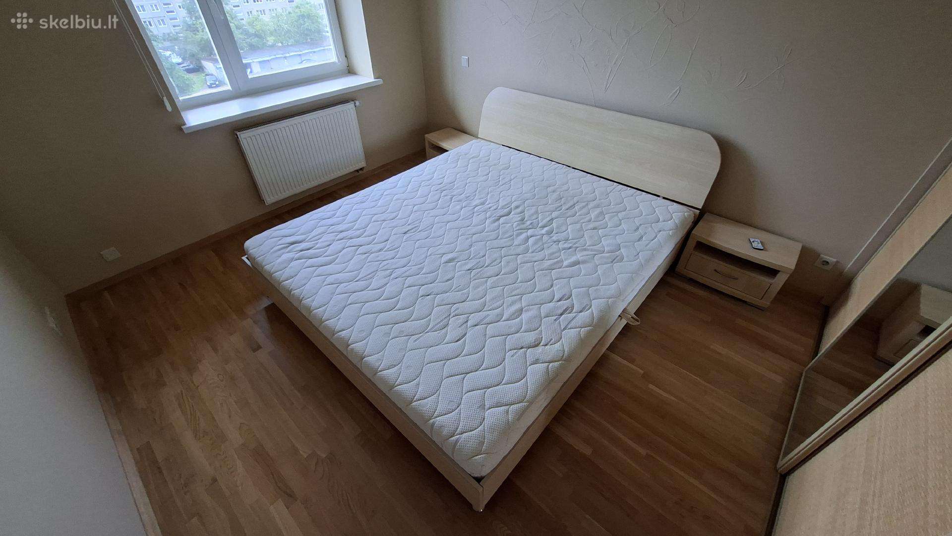Dvigulė lova 190x220 cm + spintelės + čiužinys