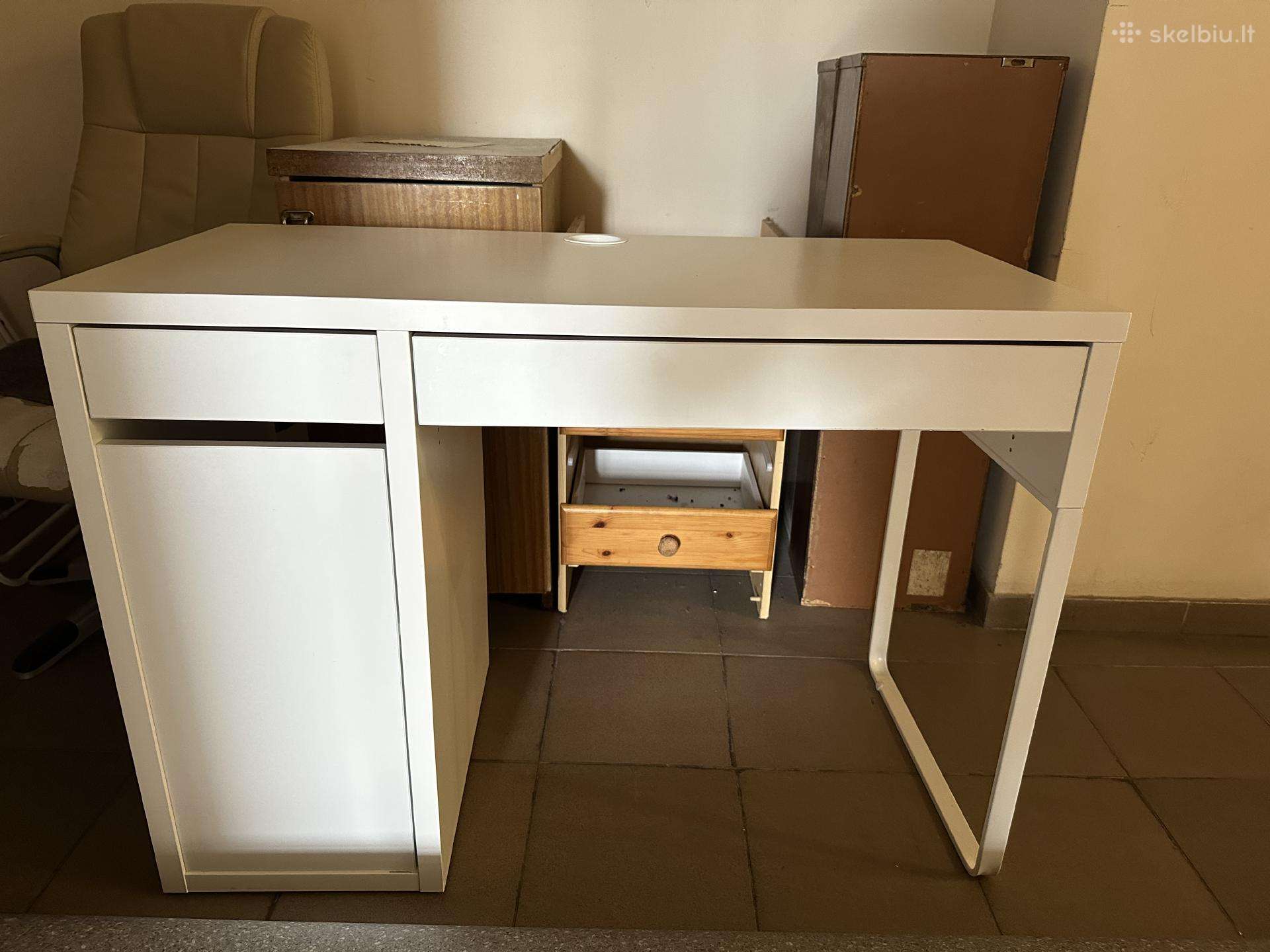 Ikea stalas