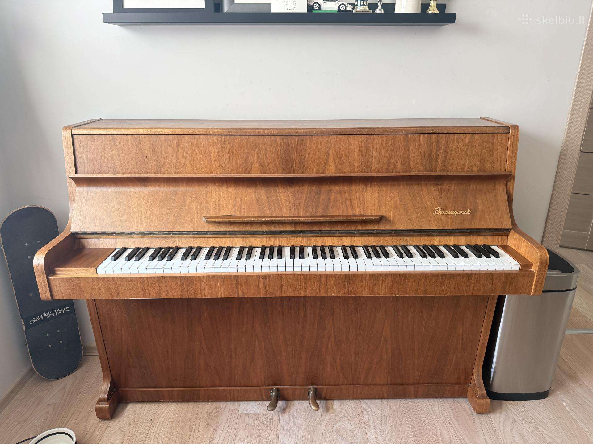 Klasikinis "Baumgardt" upright studio pianinas