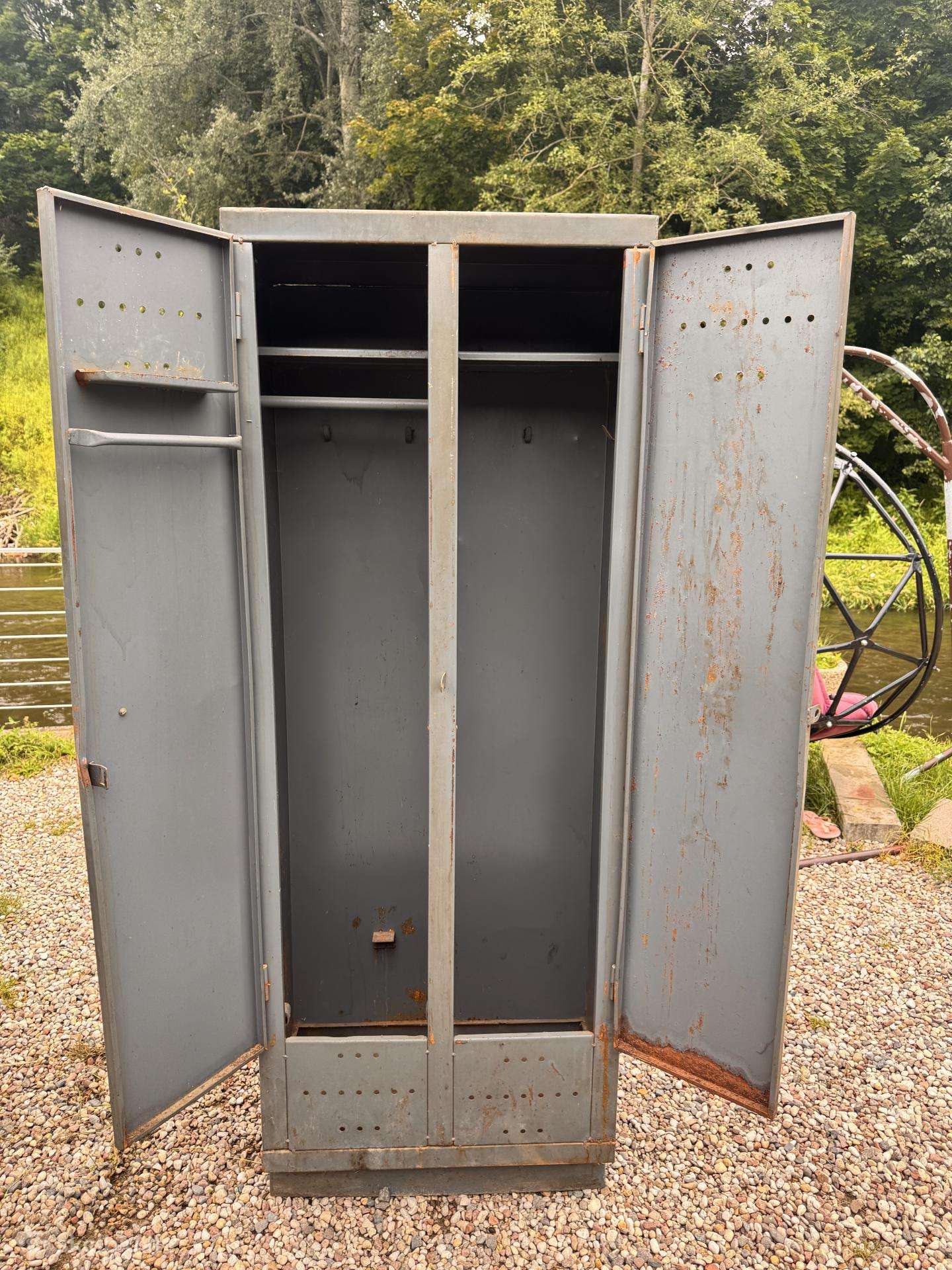 Metaline persirengimo spintelė