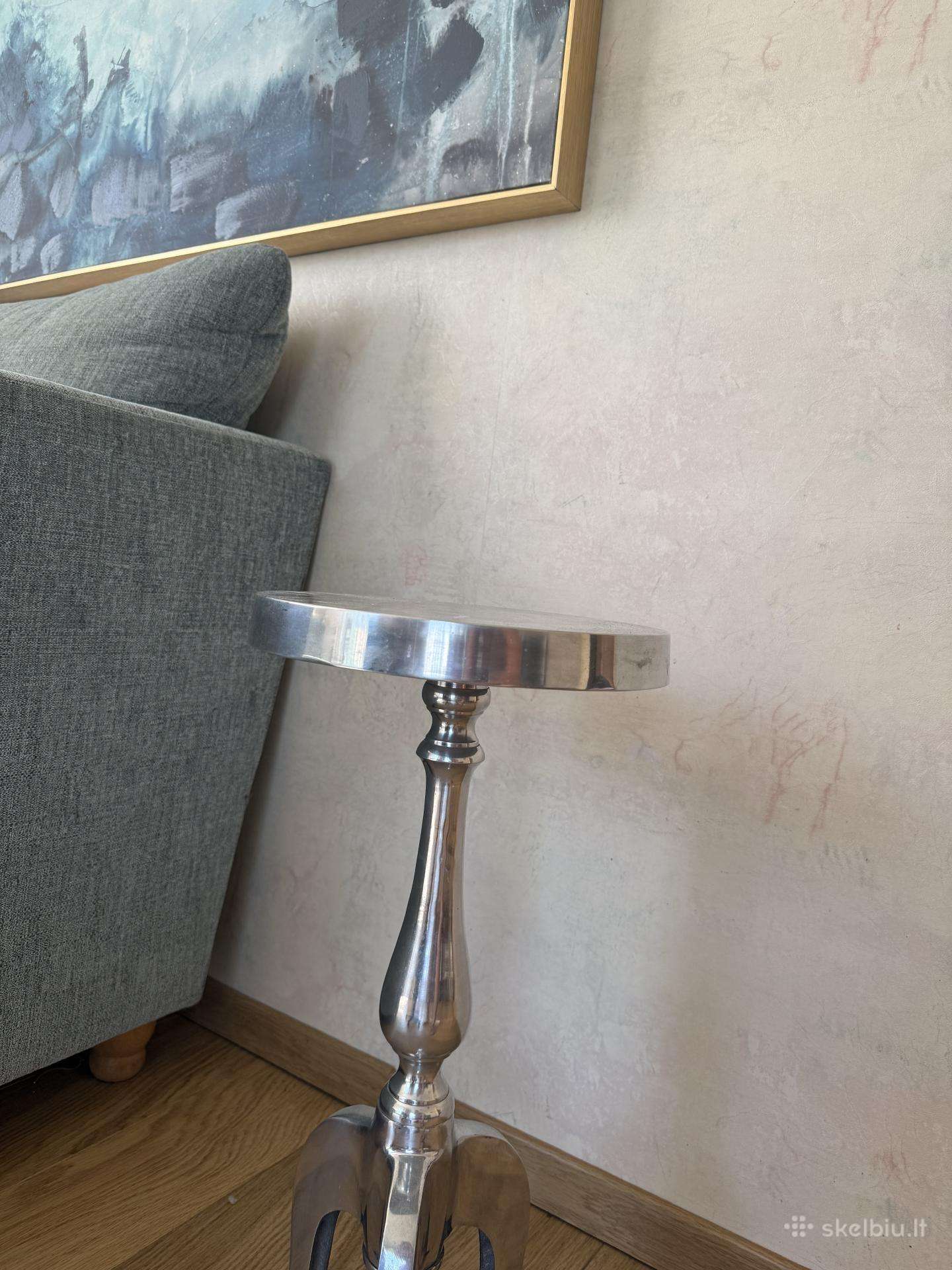 Elegantiškas metalinis šoninis / kavos staliukas