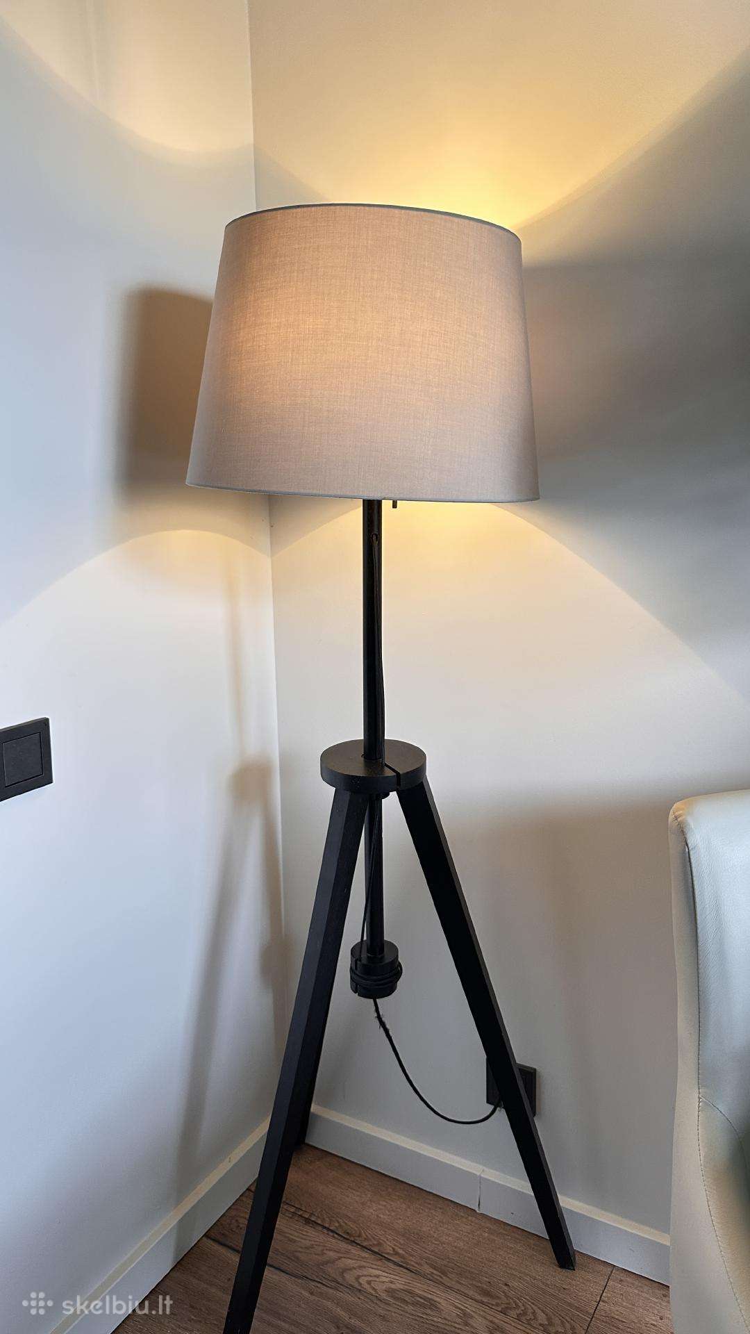 Ikea pastatomas šviestuvas medis uosis