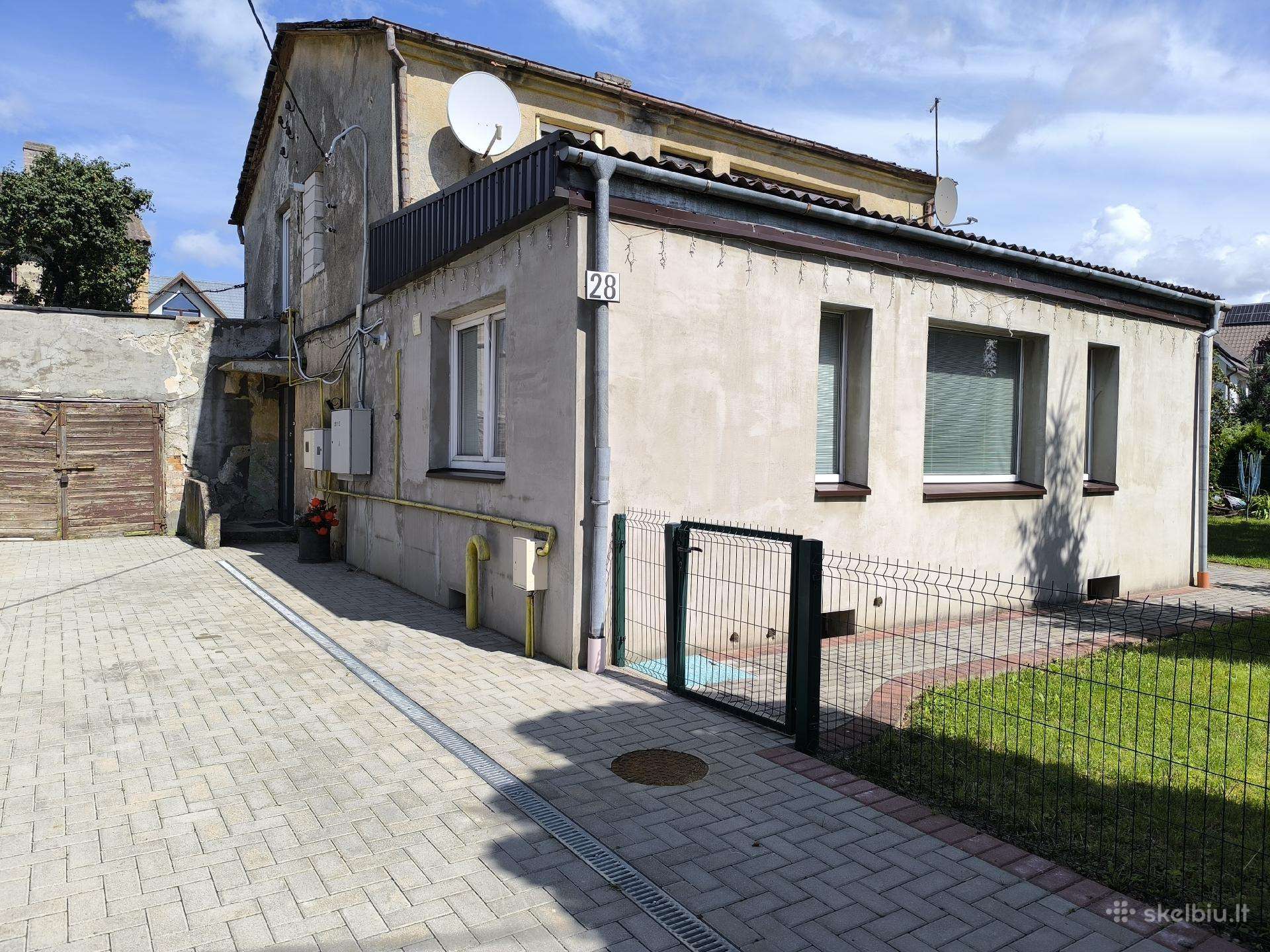 Parduodamas 2 k. būstas su nuosavu kiemu ir garažu