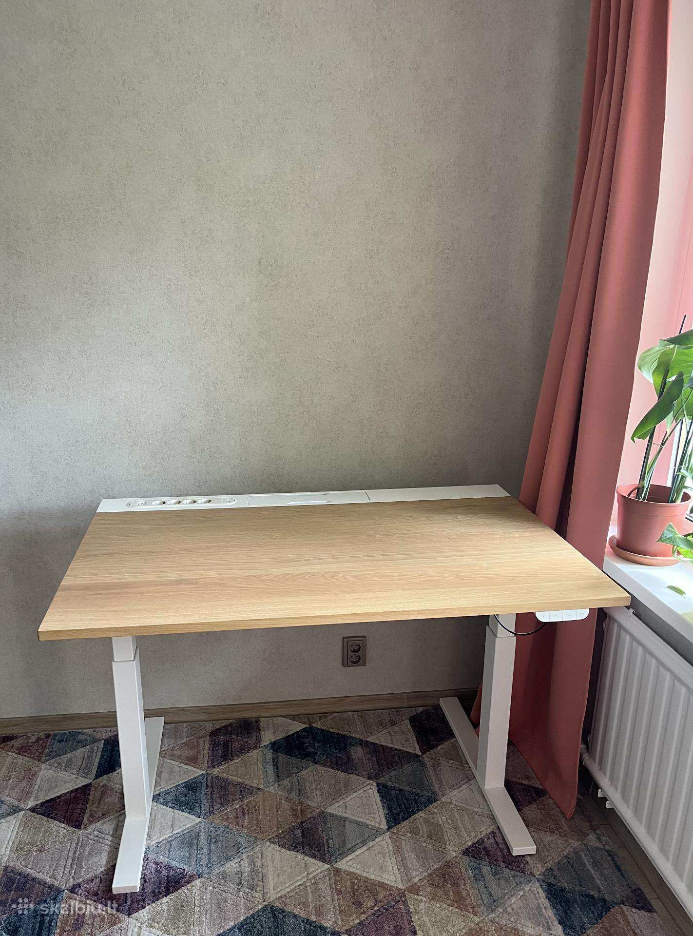 Ikea Mittzon reguliuojamas rašomasis stalas