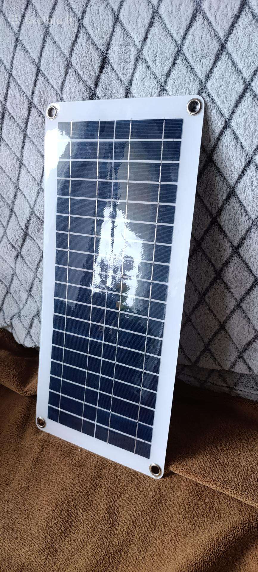 Saulės panele žygiams telefono pakrovimui