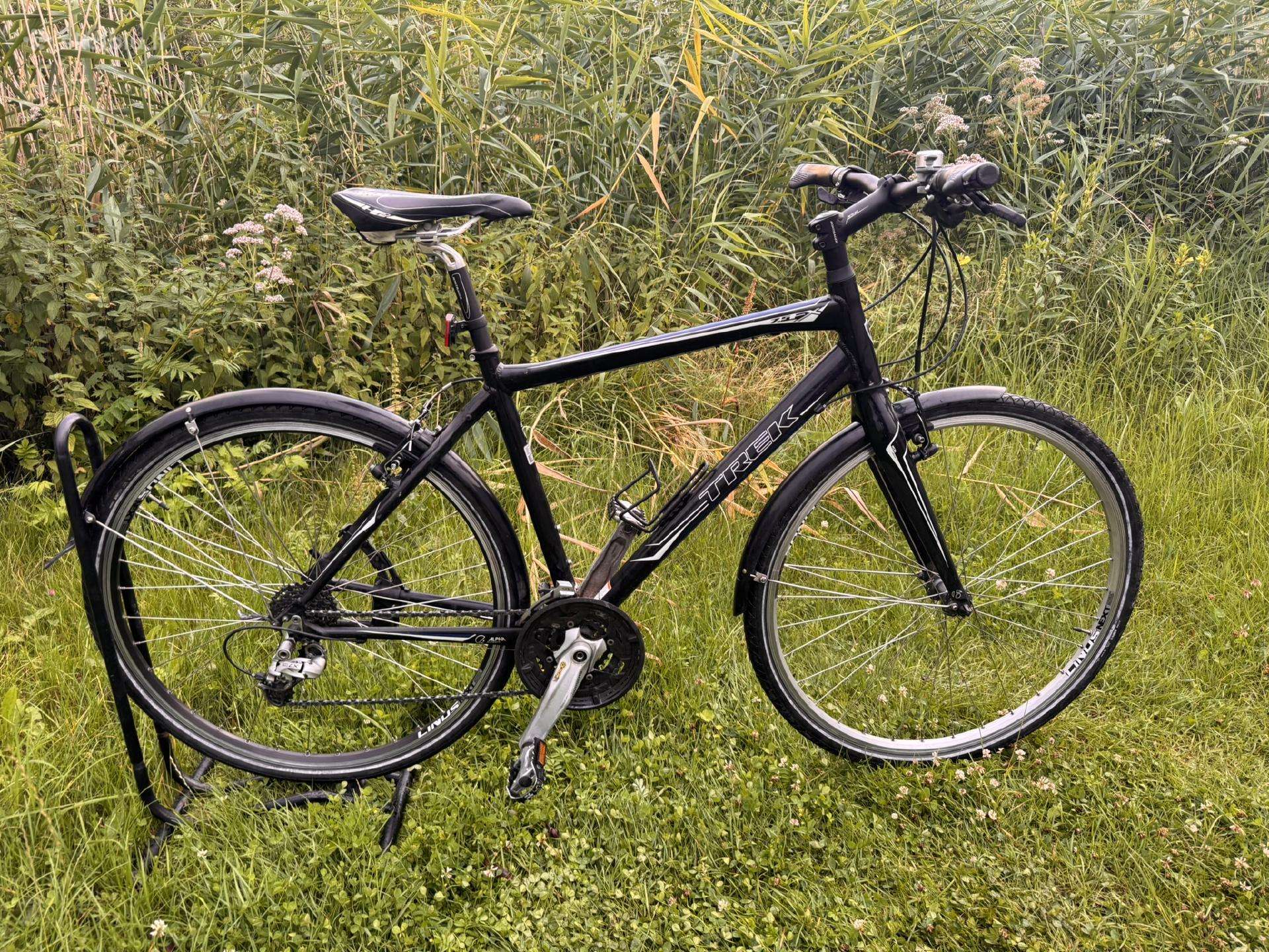 Trek Fx7.5 hibridinis dviratis