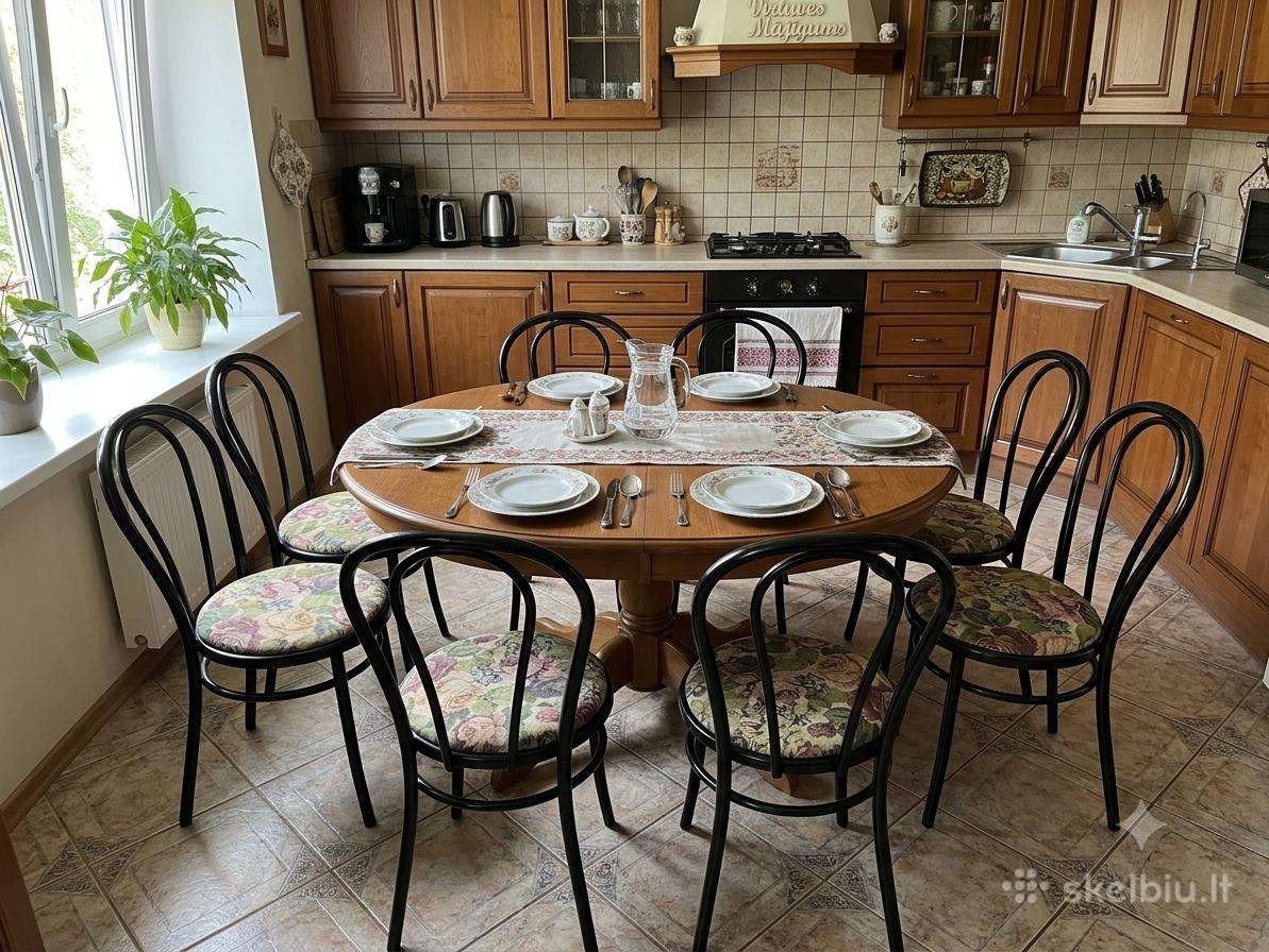 Thonet stiliaus kėdės